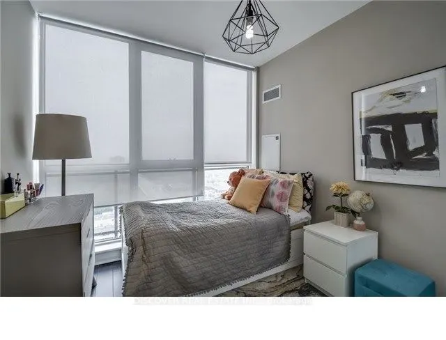 55 Eglinton Avenue W #2402