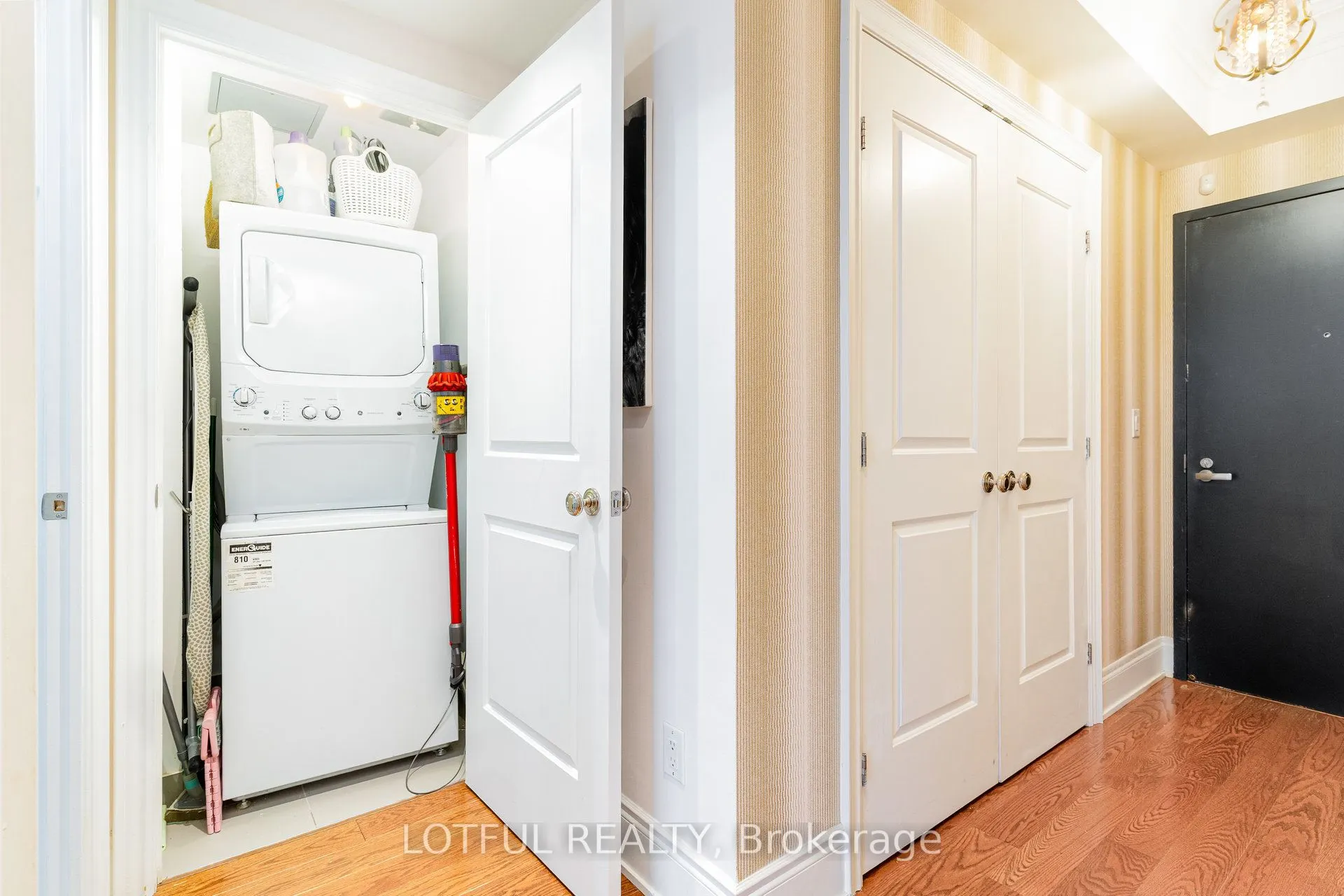 3500 Lakeshore Road W #711