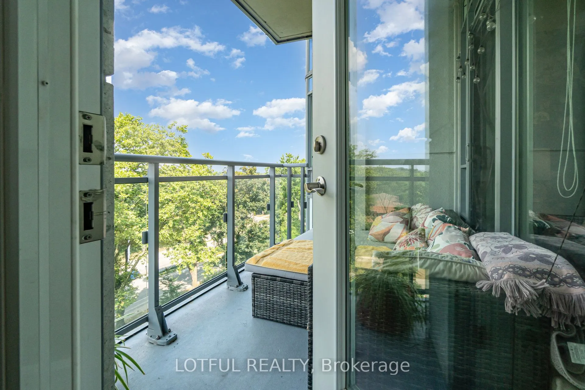 3500 Lakeshore Road W #711