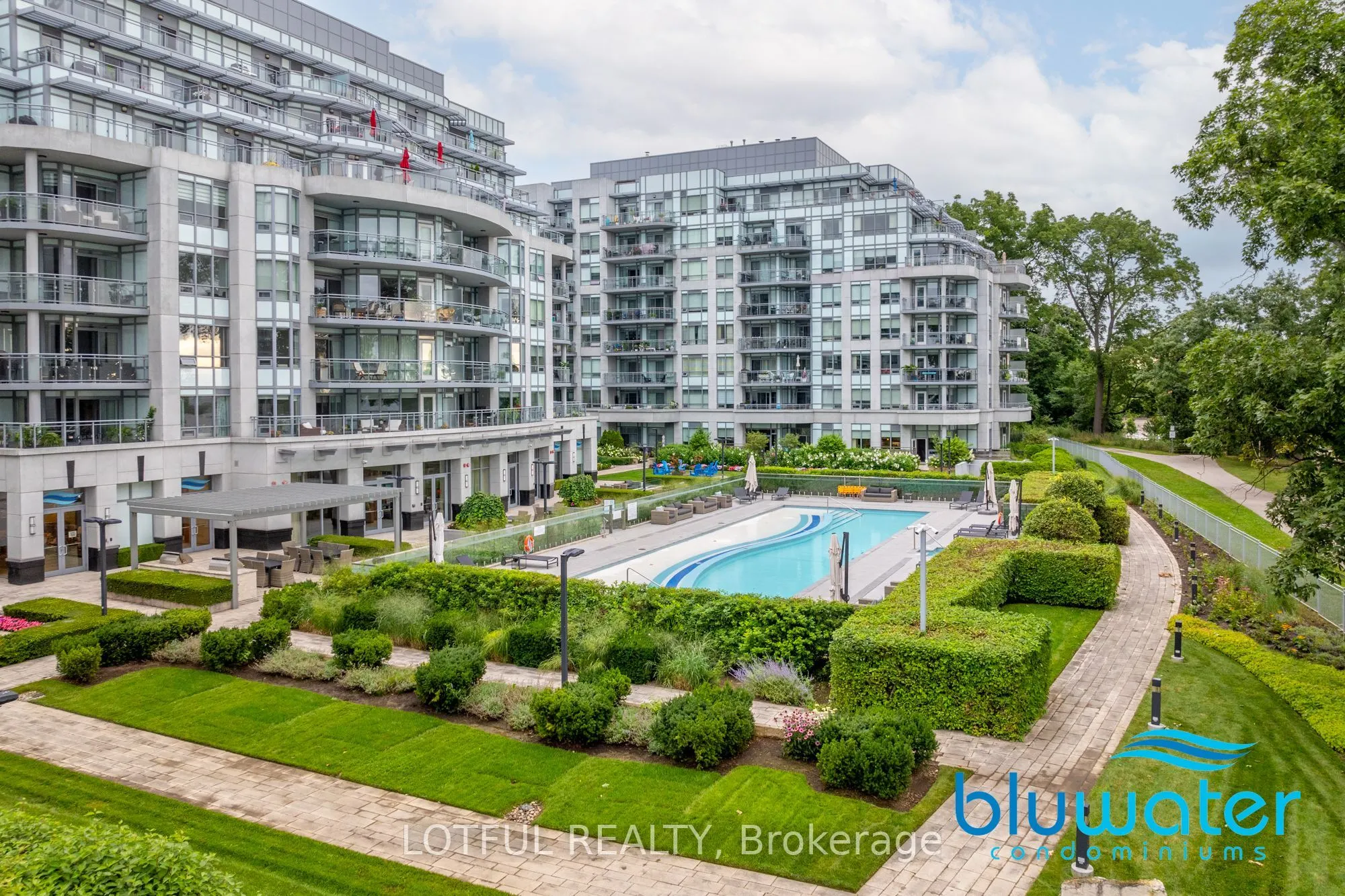 3500 Lakeshore Road W #711