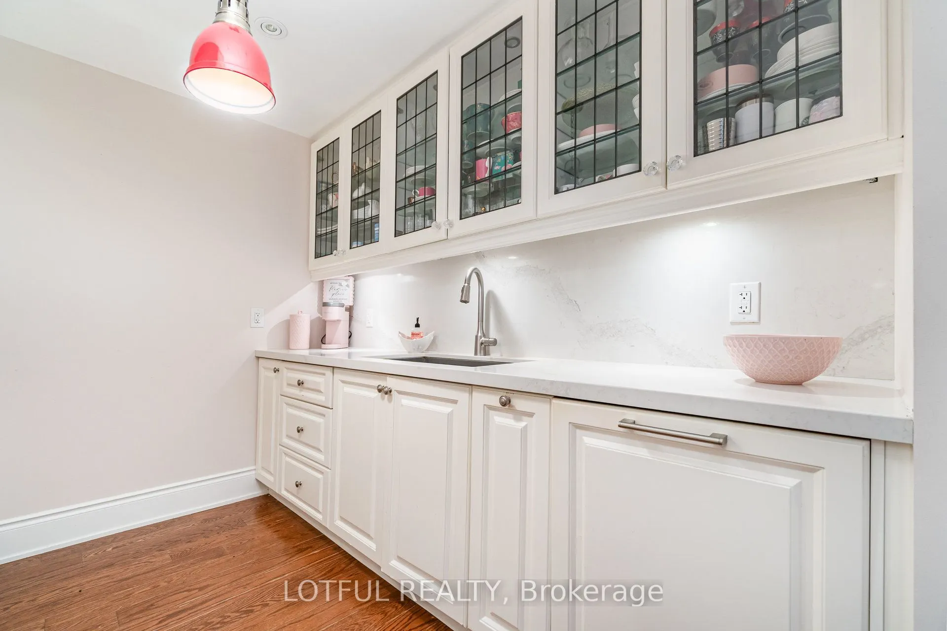 3500 Lakeshore Road W #711