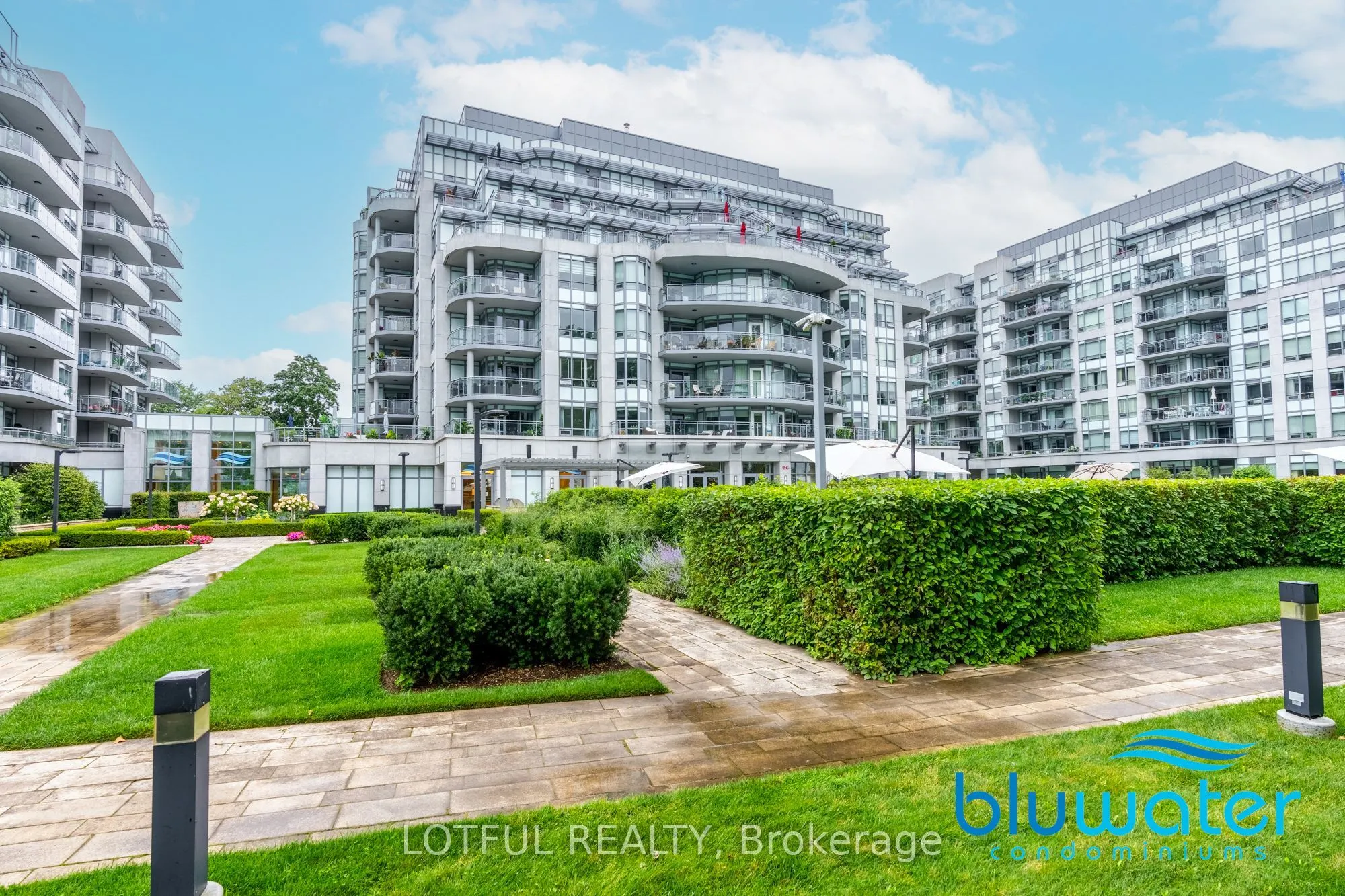 3500 Lakeshore Road W #711