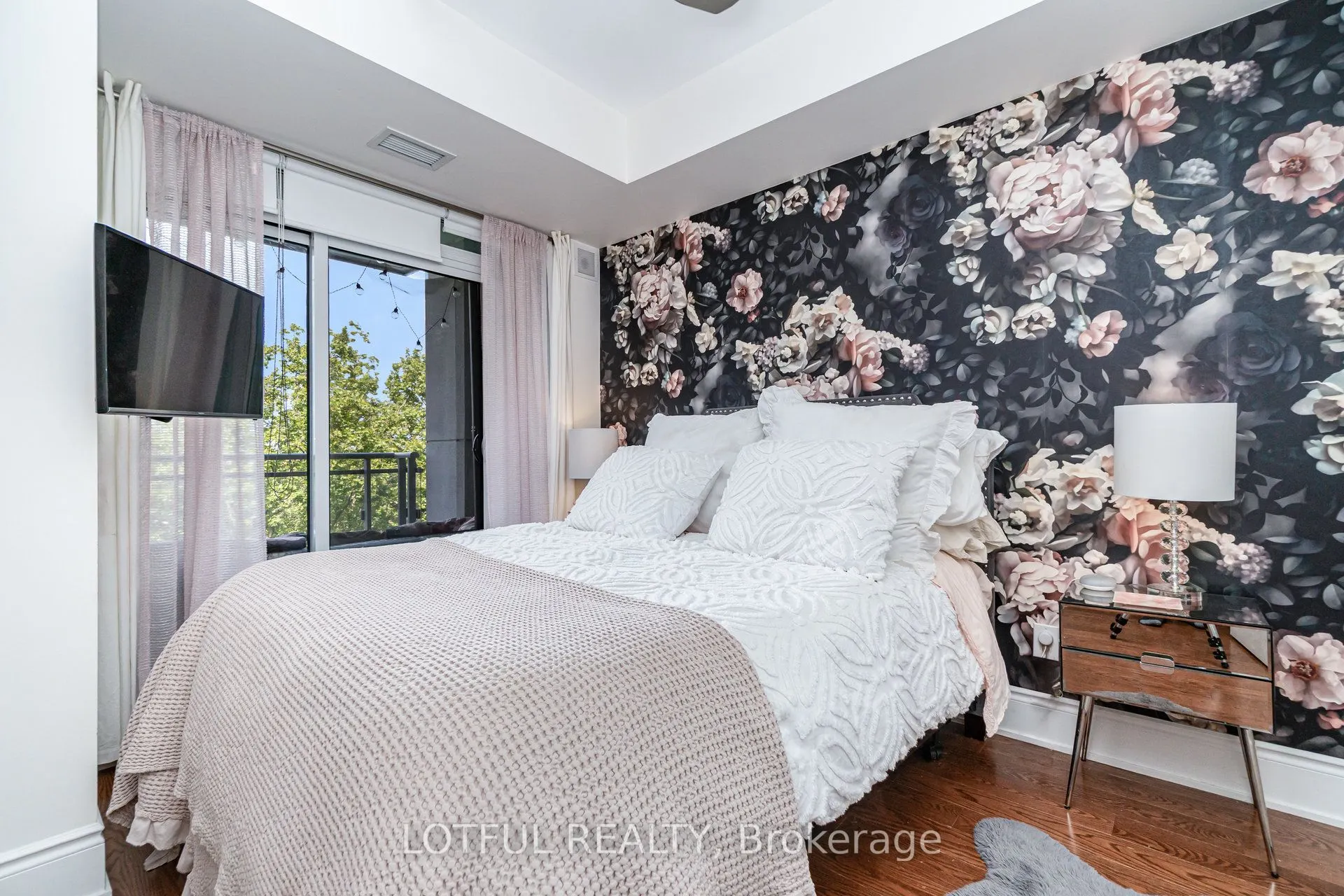 3500 Lakeshore Road W #711
