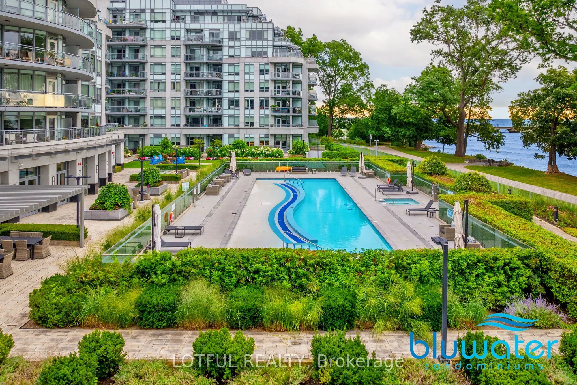 3500 Lakeshore Road W #711