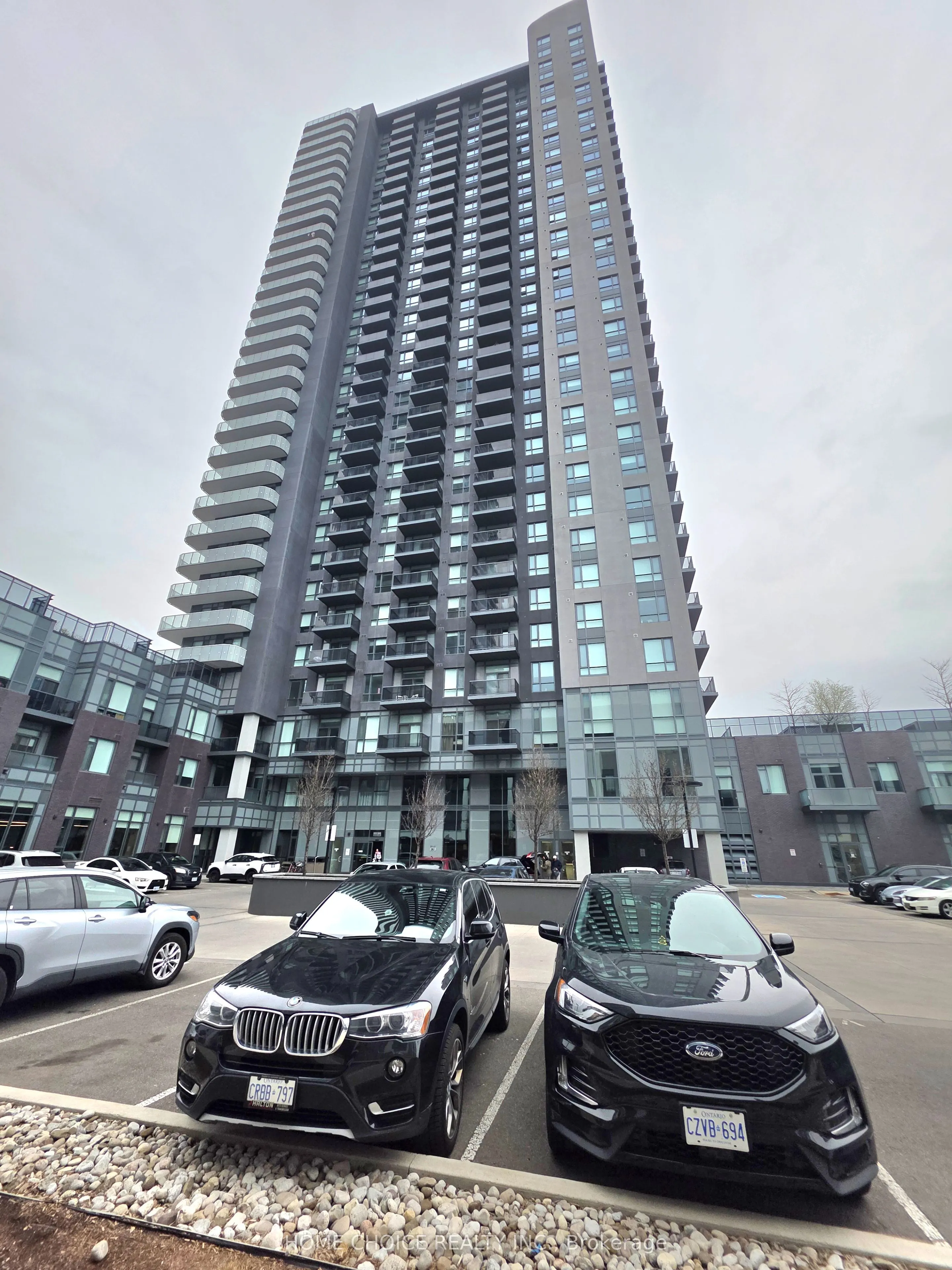 8 Nahani Way E #3119