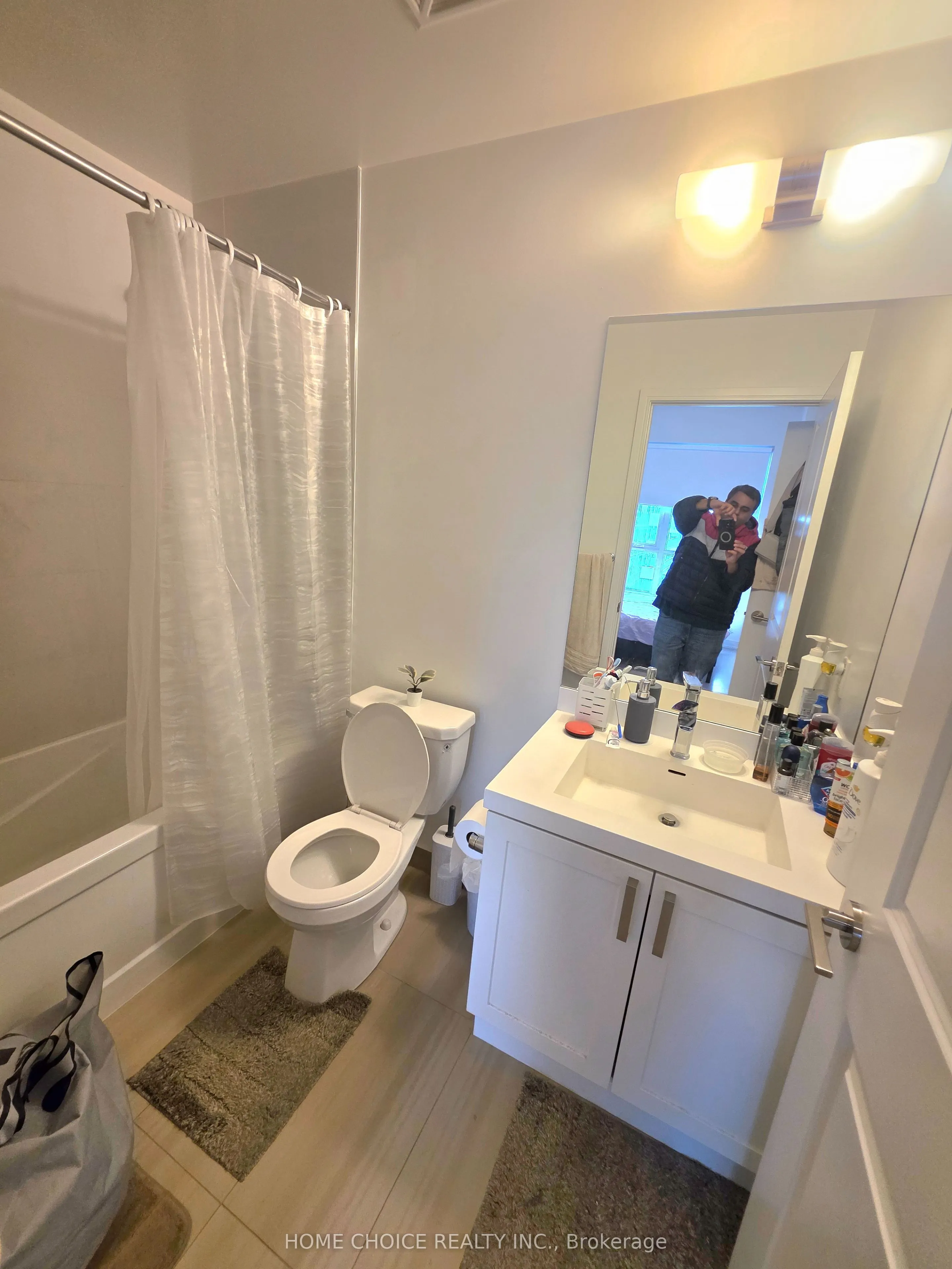 8 Nahani Way E #3119