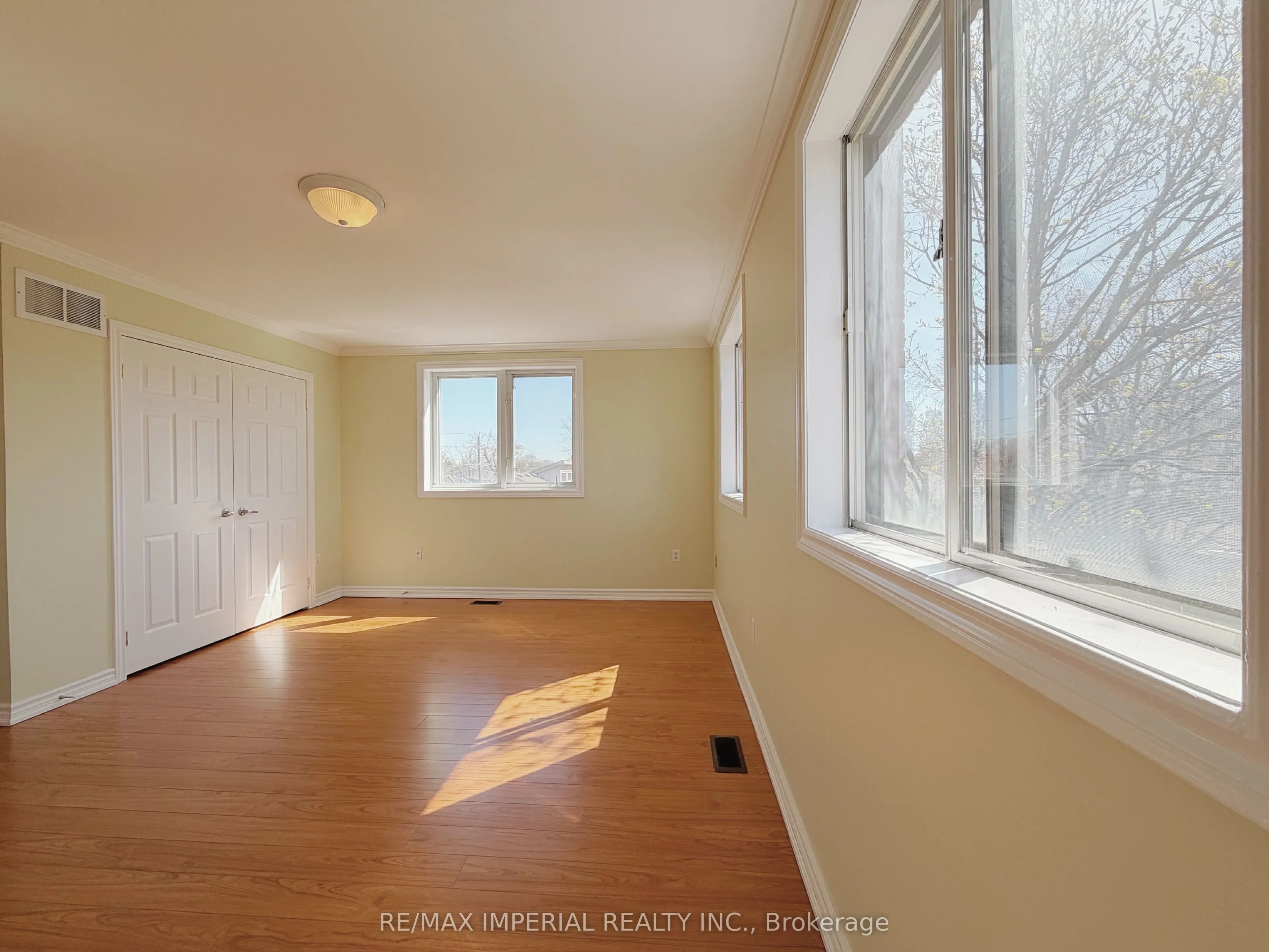 621A The Queensway