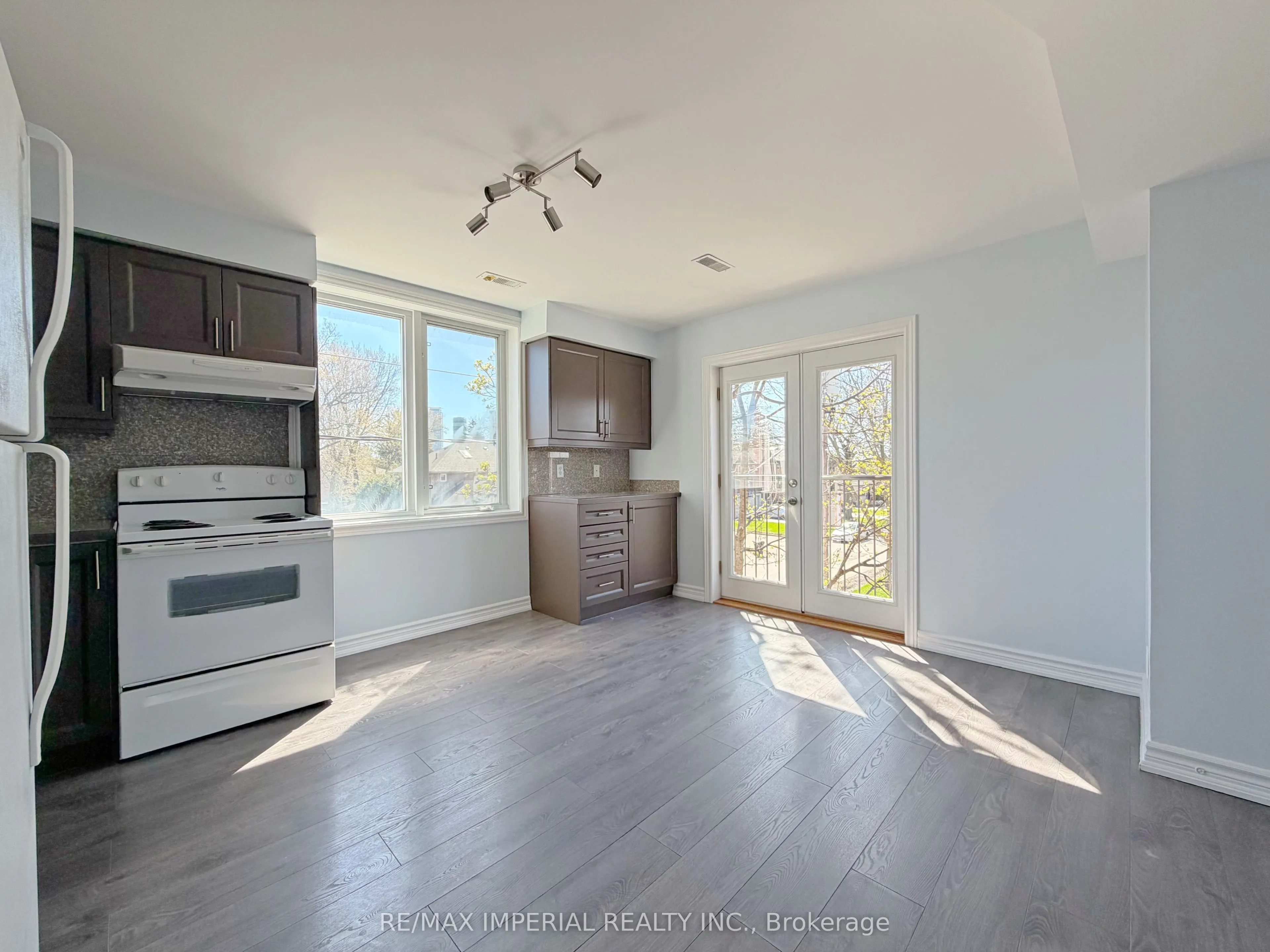 621A The Queensway