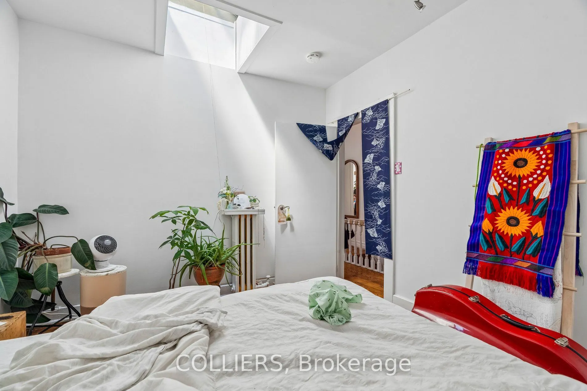 1594 Queen Street W