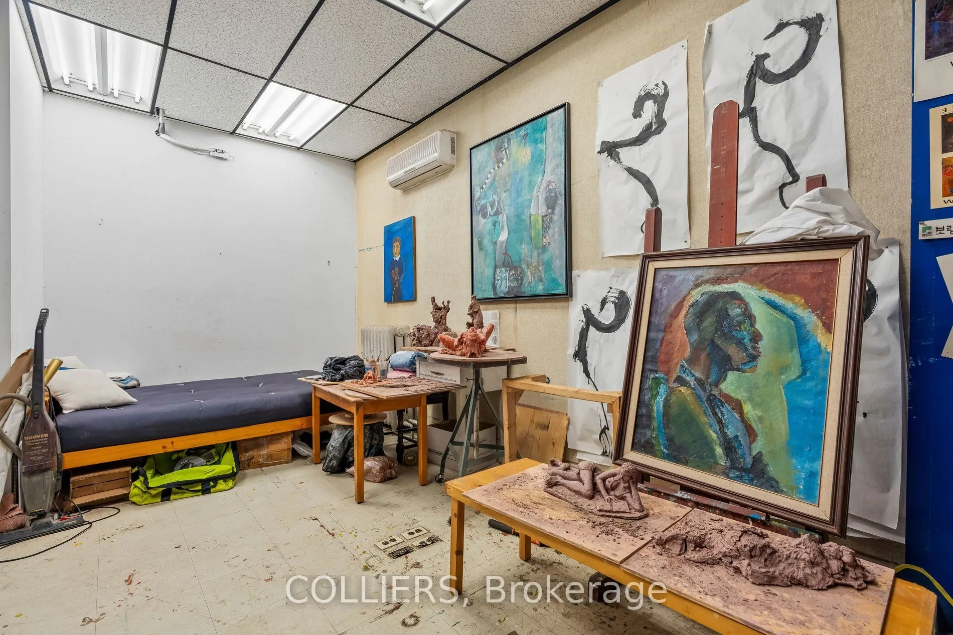 1594 Queen Street W