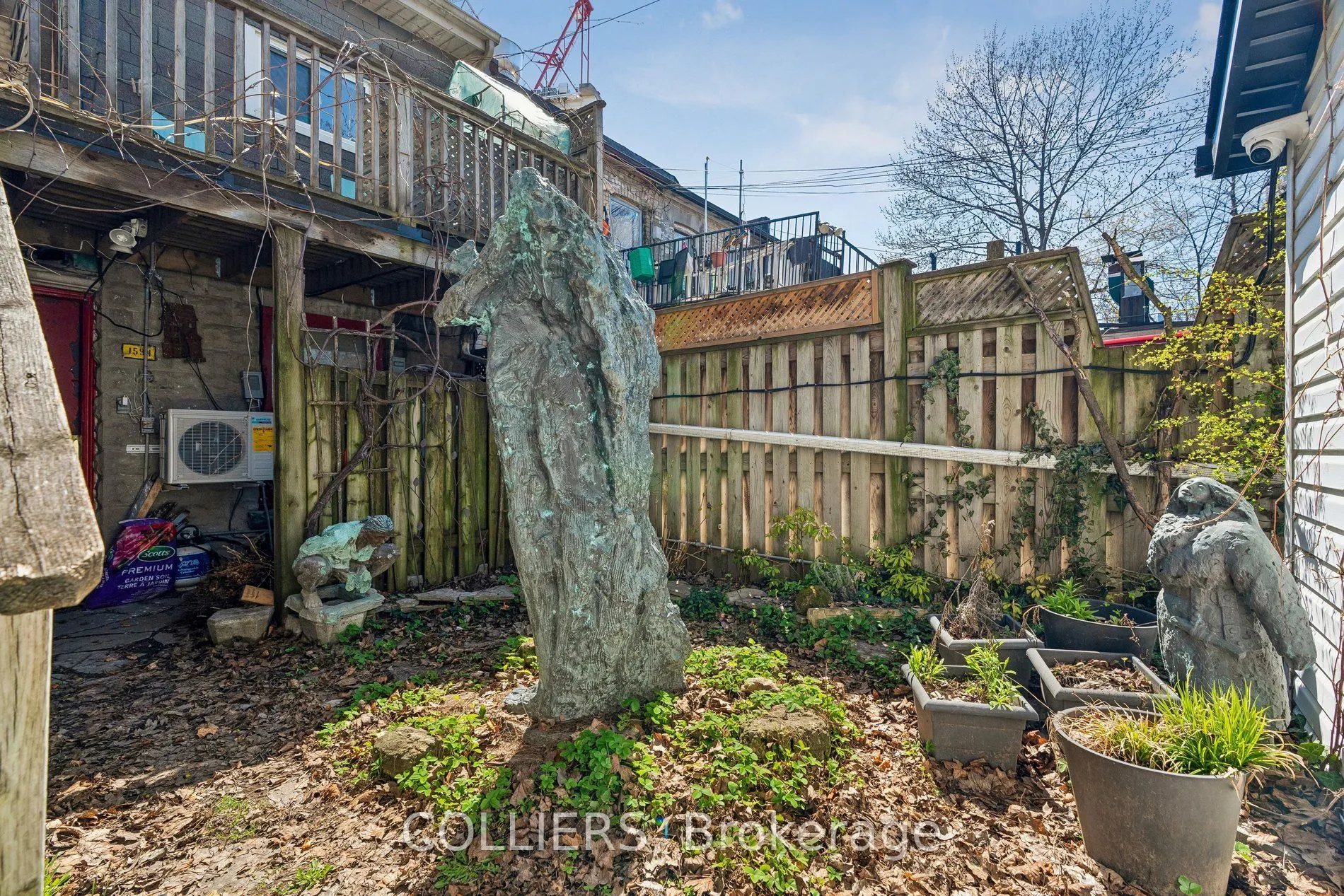 1594 Queen Street W