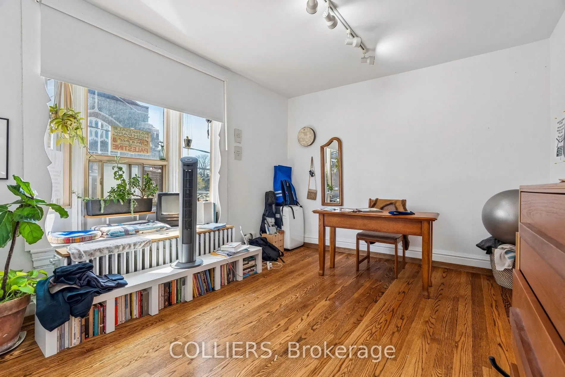 1594 Queen Street W