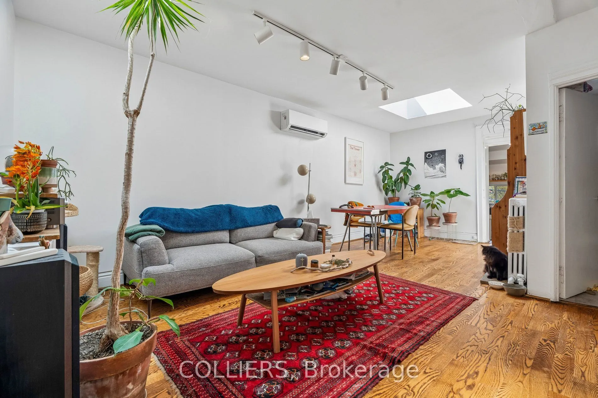 1594 Queen Street W