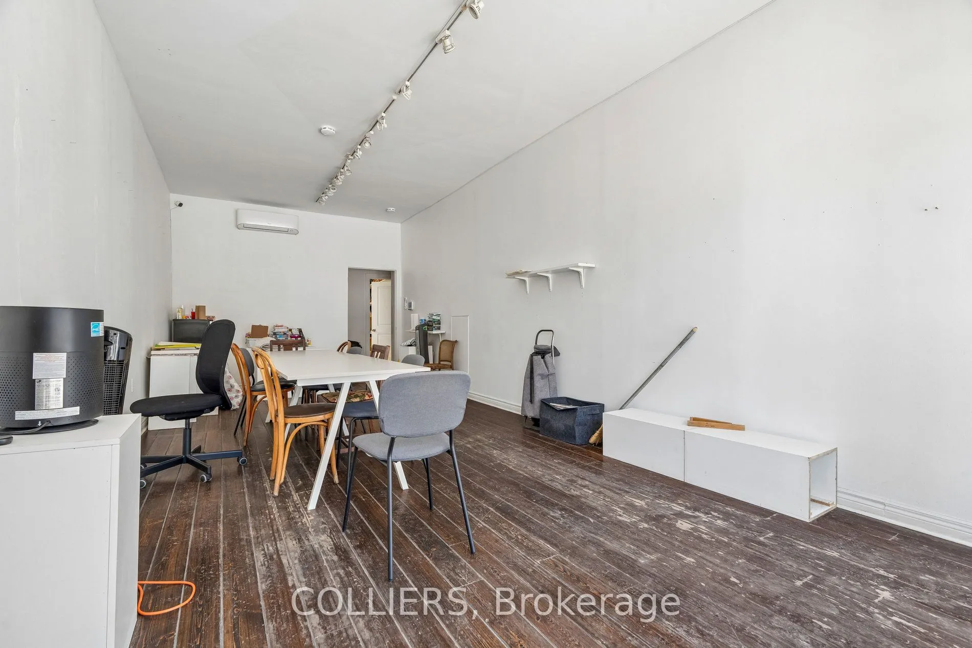 1594 Queen Street W
