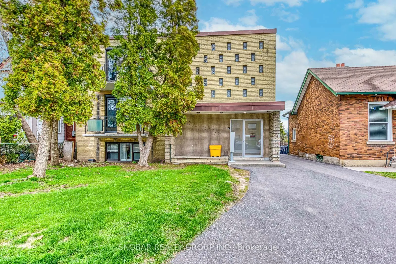 17 Station Road ##11
