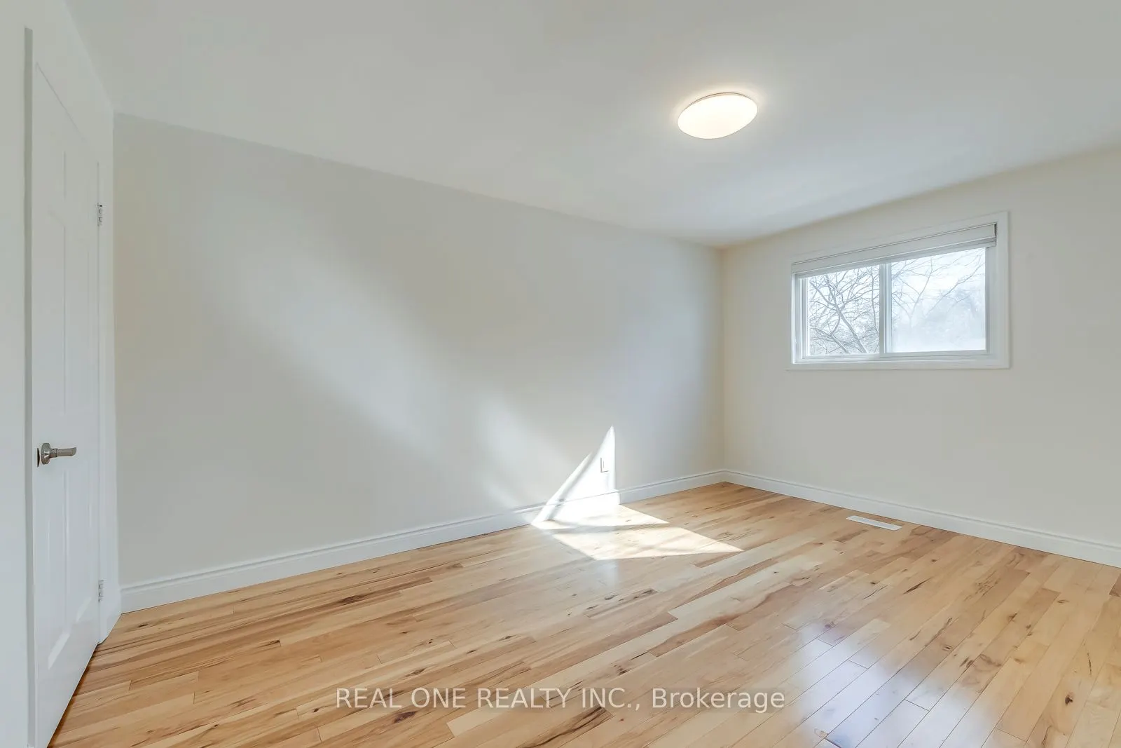 1585 Crombie Road