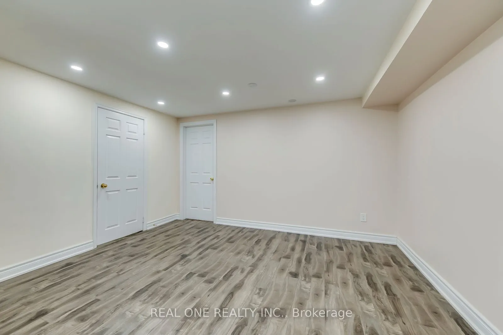 1585 Crombie Road