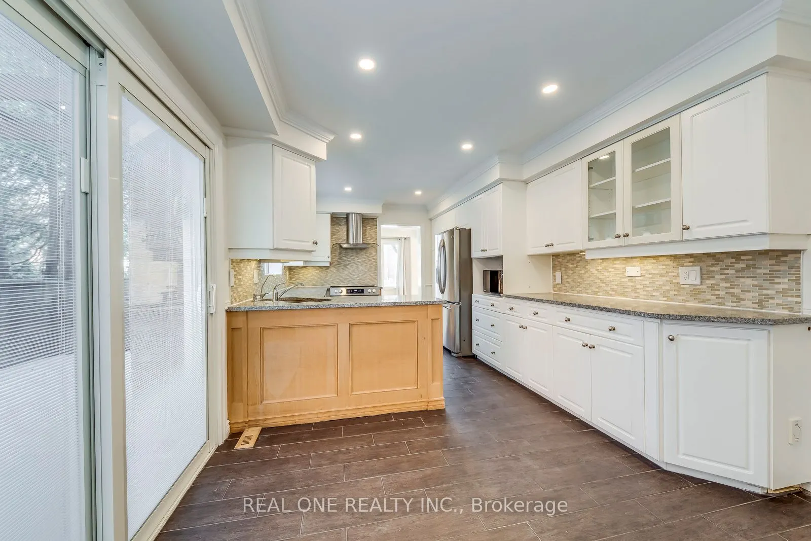 1585 Crombie Road