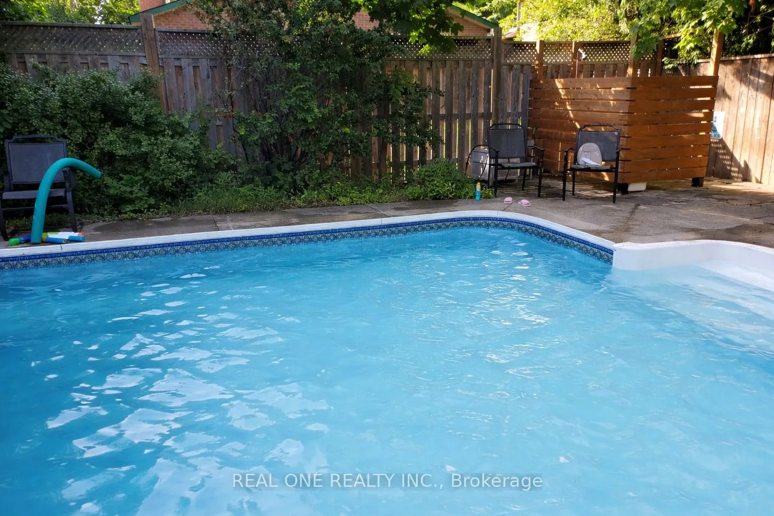 1585 Crombie Road