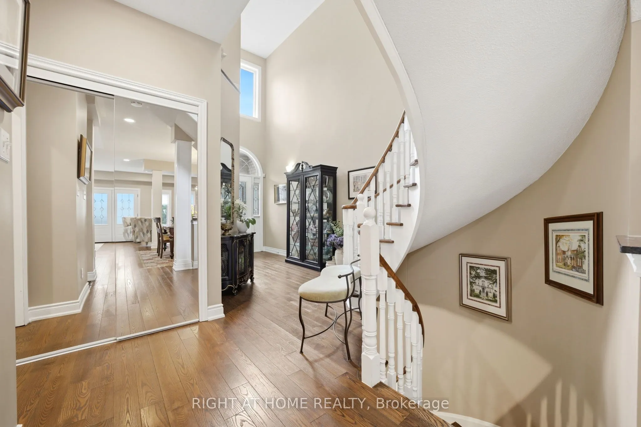 2121 Pinevalley Crescent