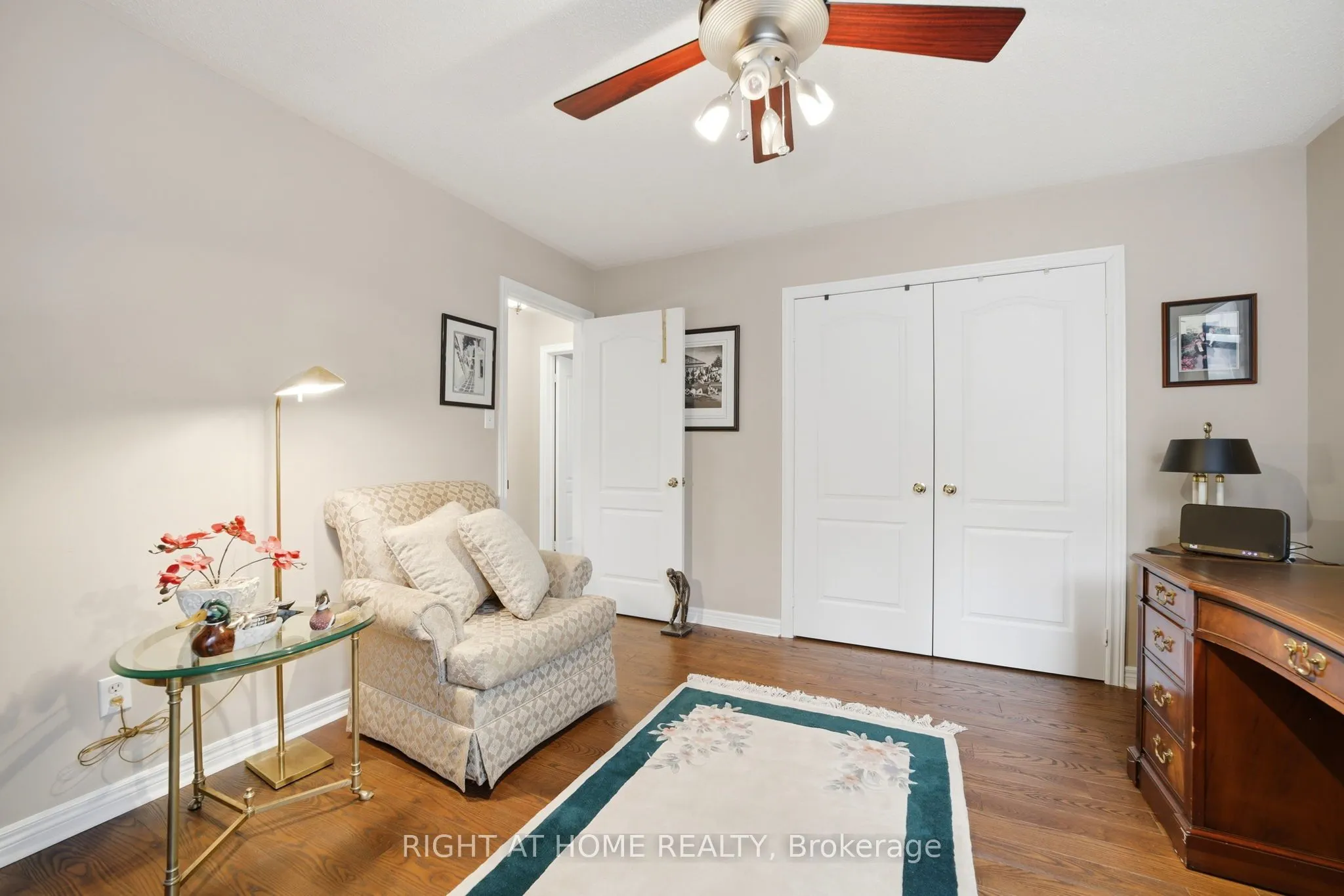 2121 Pinevalley Crescent
