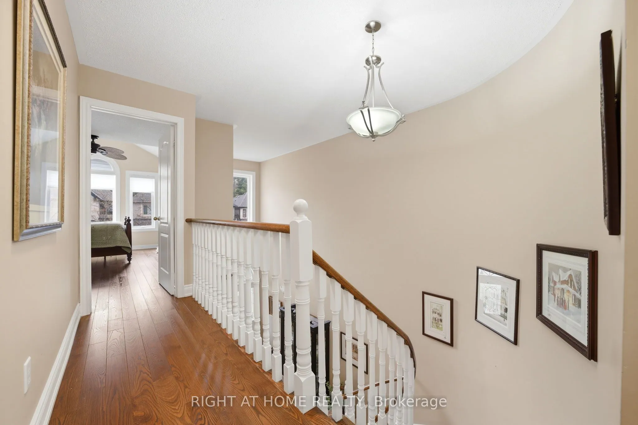 2121 Pinevalley Crescent
