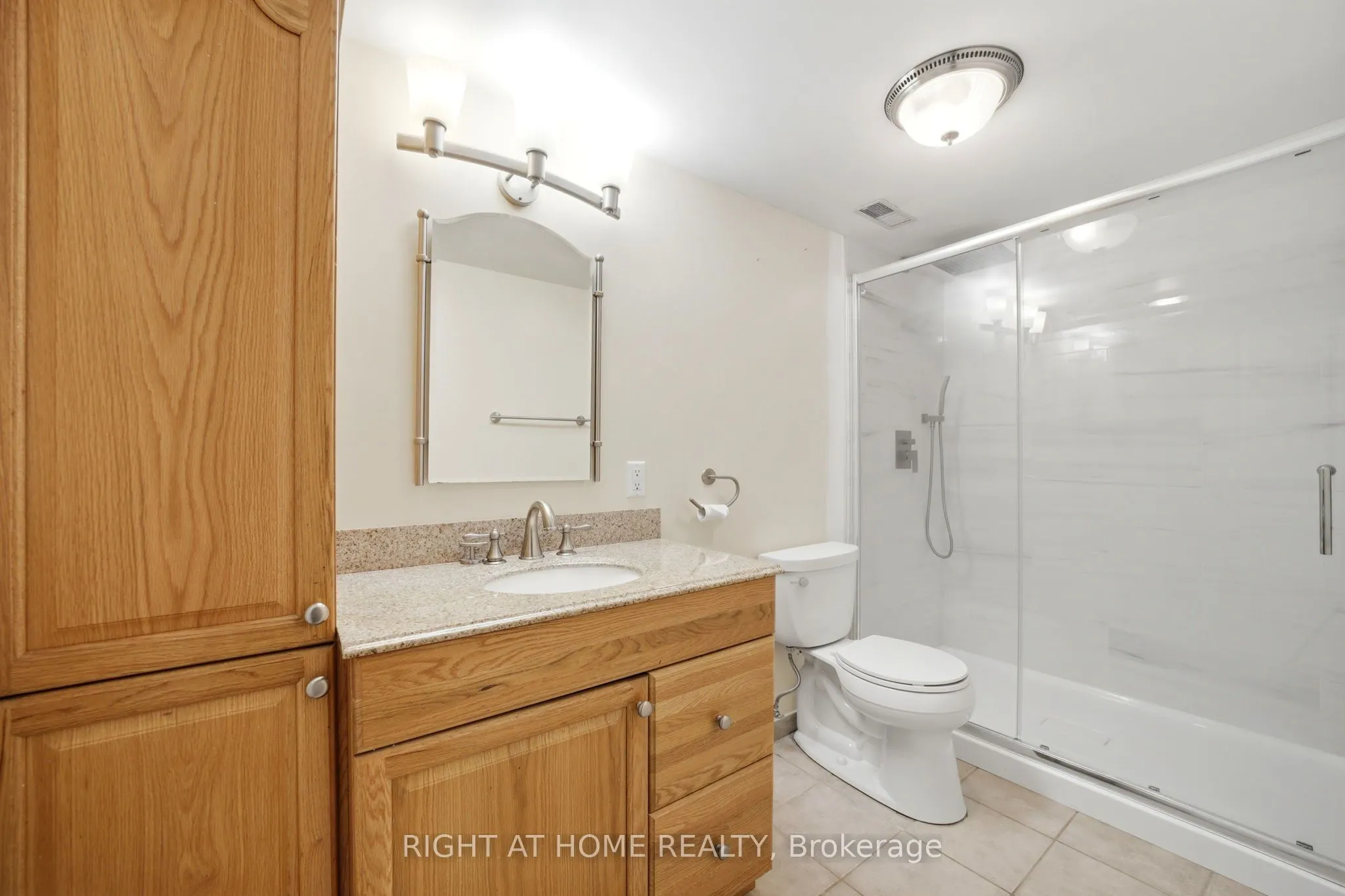 2121 Pinevalley Crescent