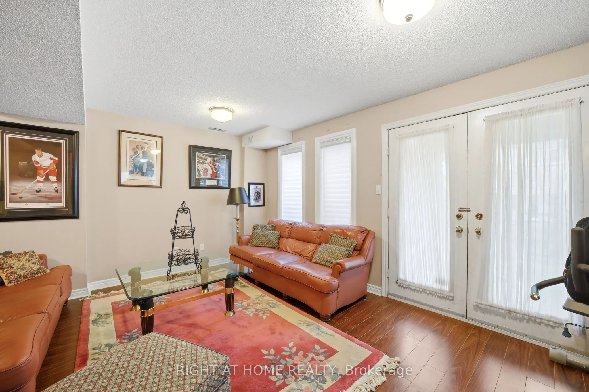 2121 Pinevalley Crescent
