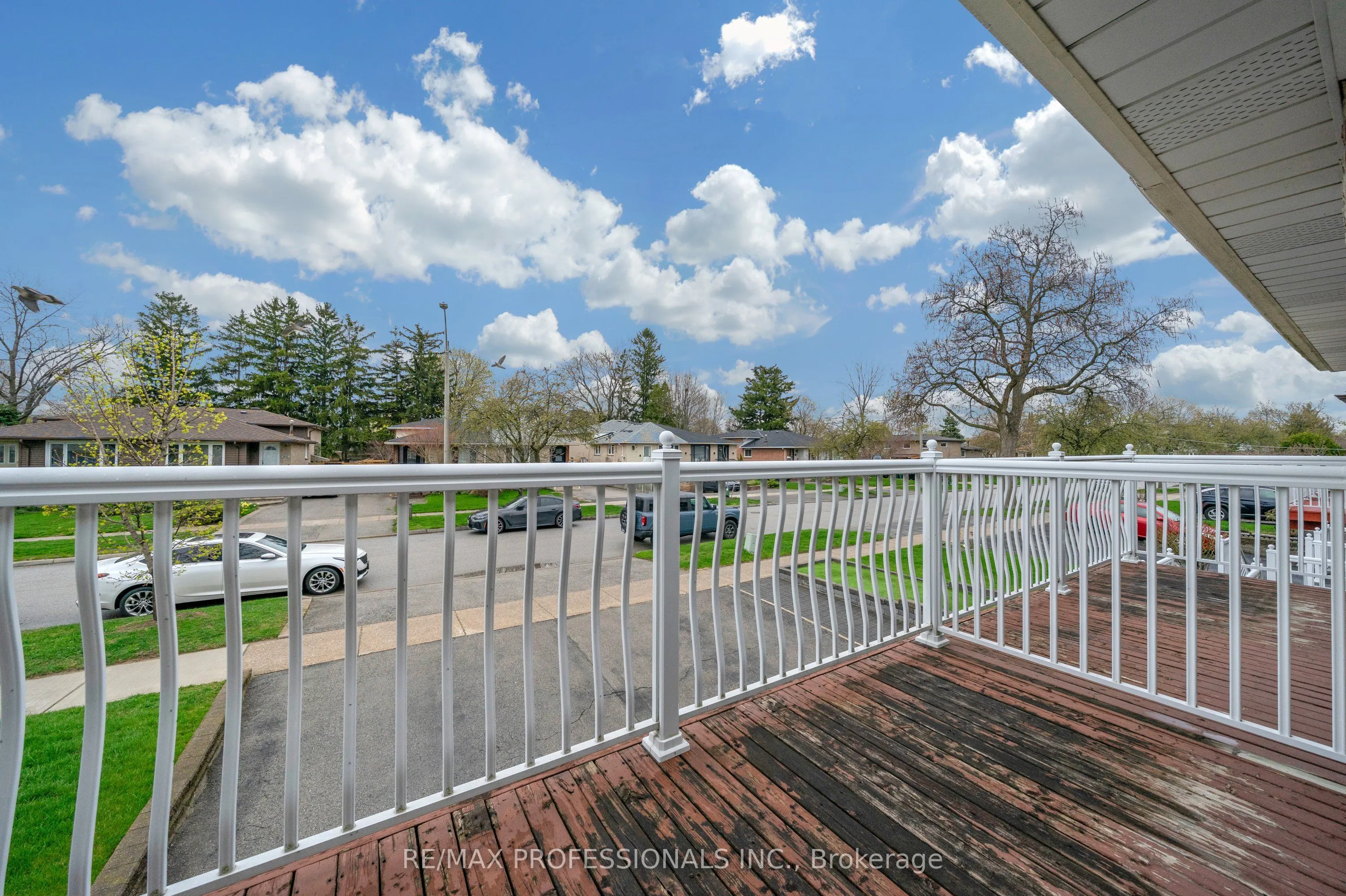1877 Silverberry Crescent