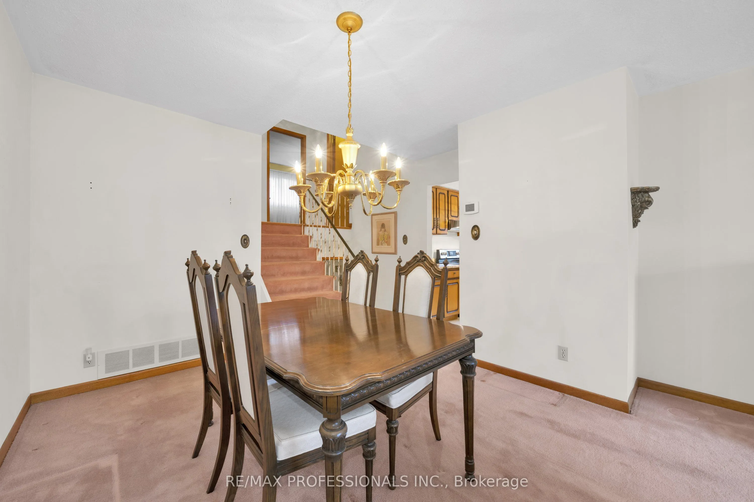 1877 Silverberry Crescent