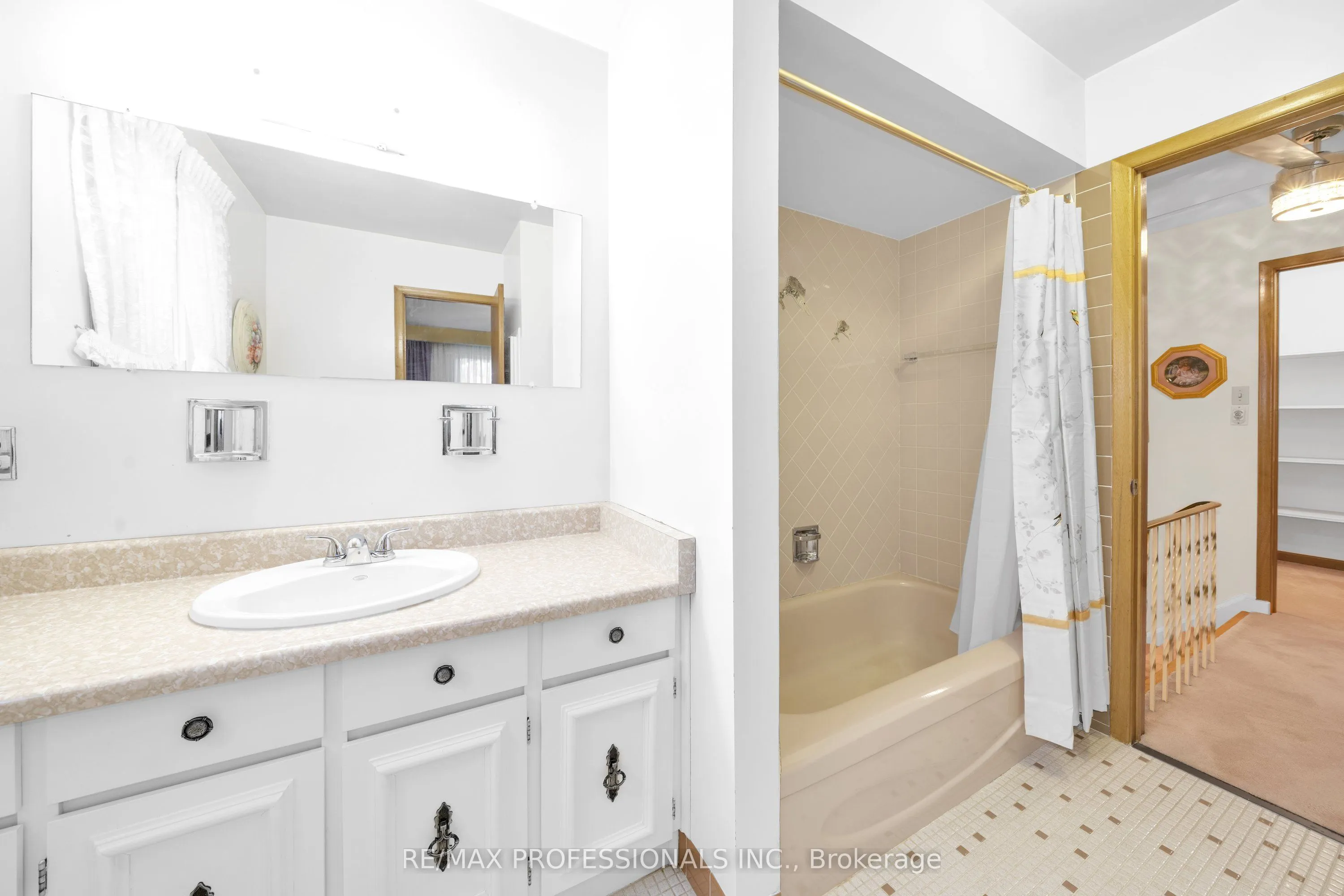 1877 Silverberry Crescent