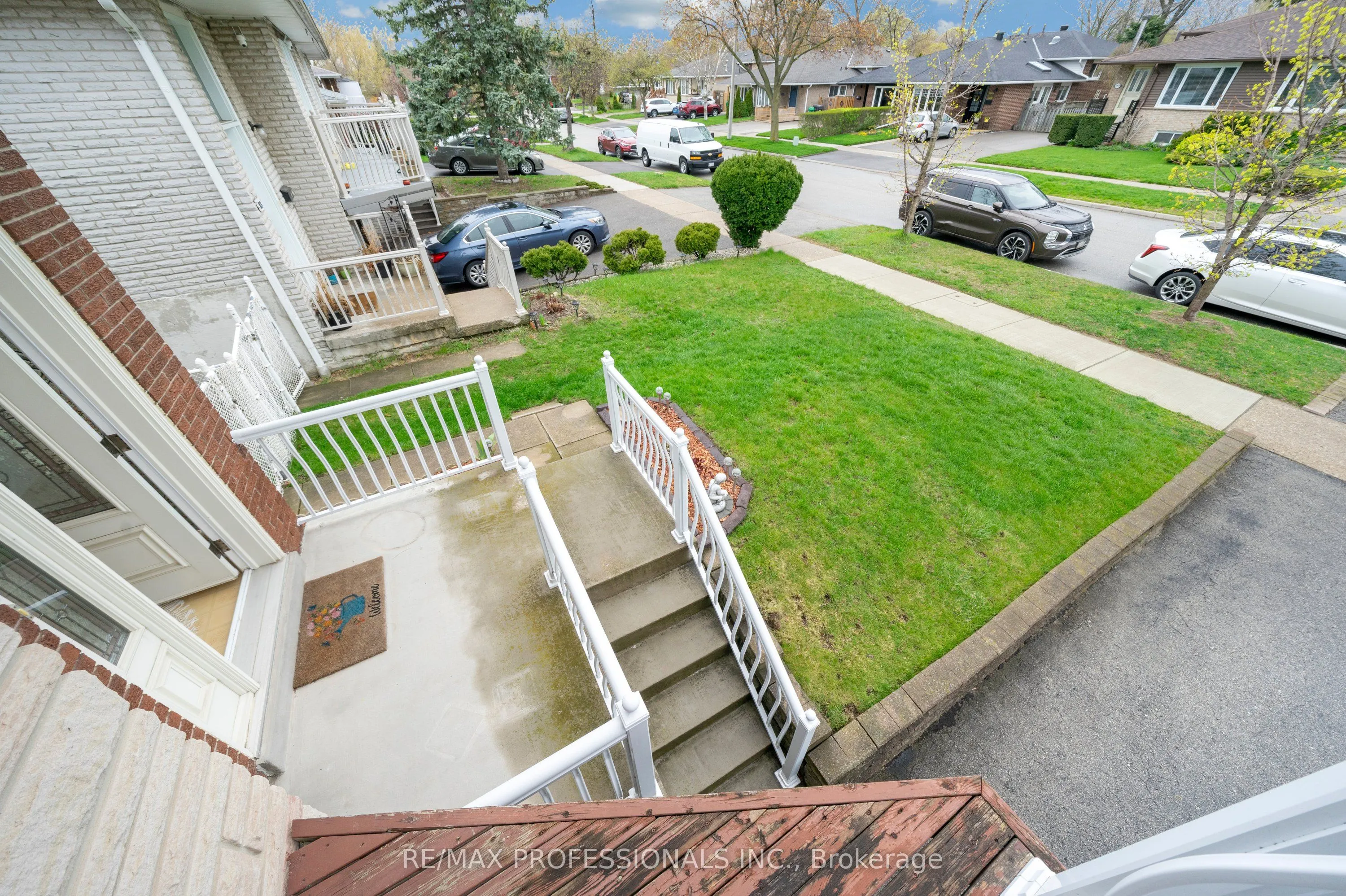 1877 Silverberry Crescent