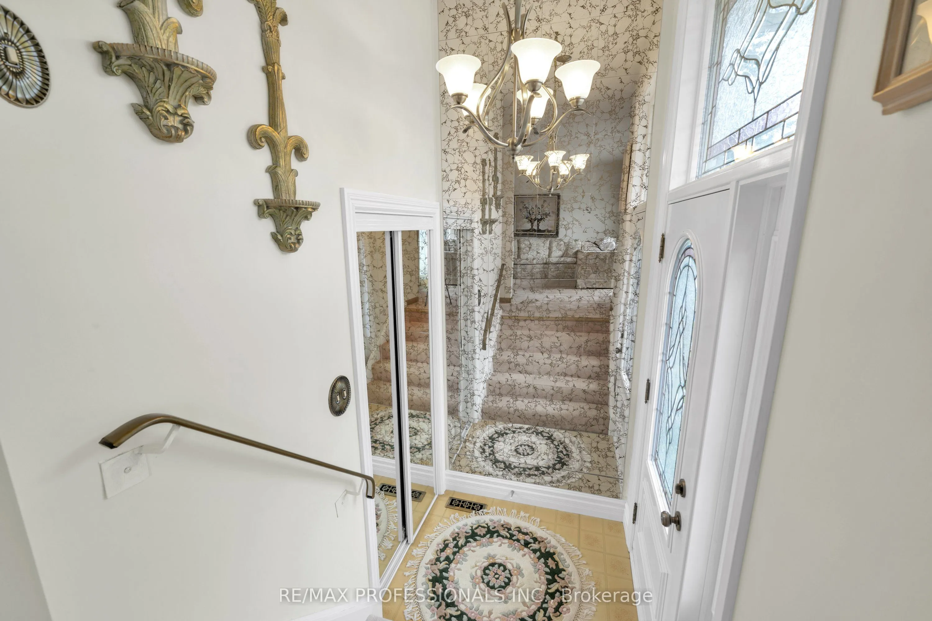 1877 Silverberry Crescent