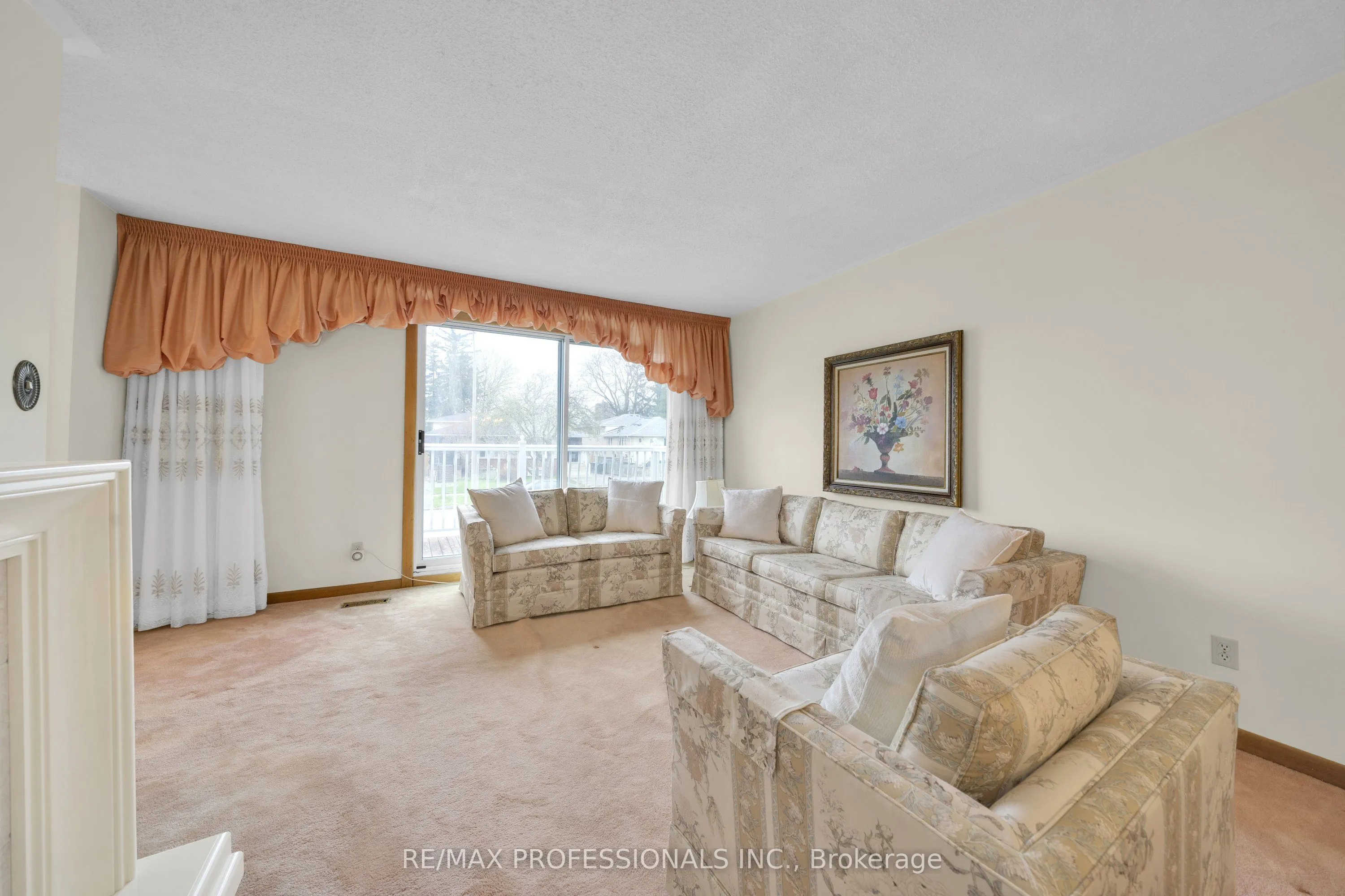 1877 Silverberry Crescent