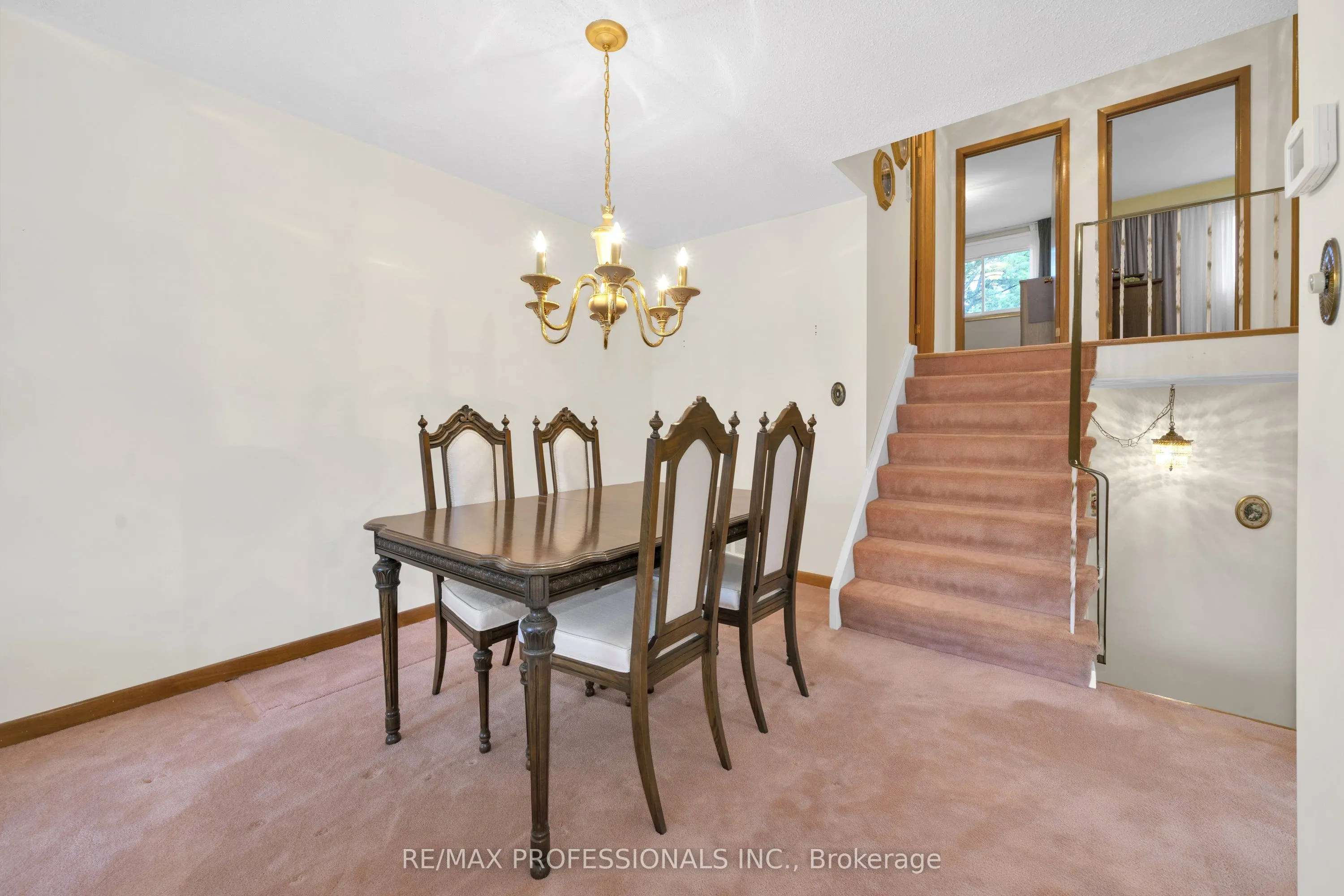 1877 Silverberry Crescent