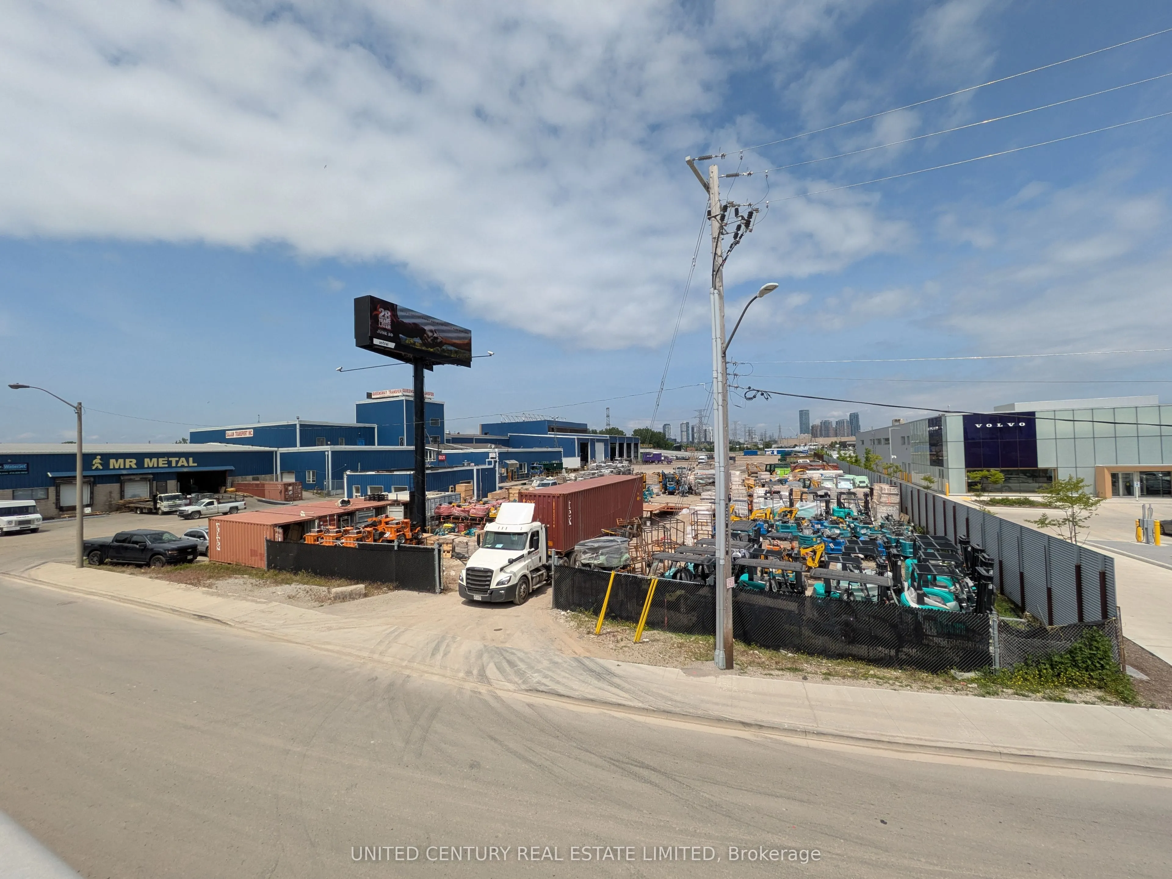 1400 The Queensway