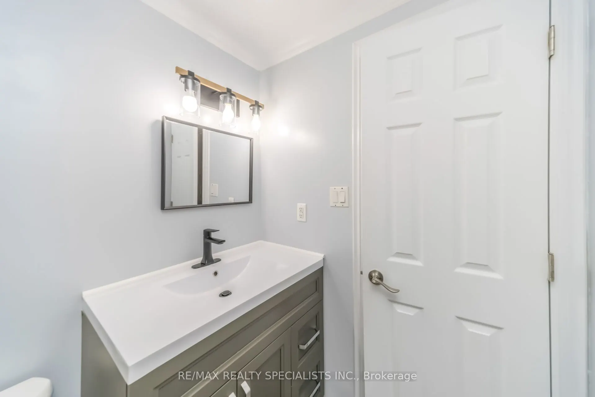 8 Grantbrook Court