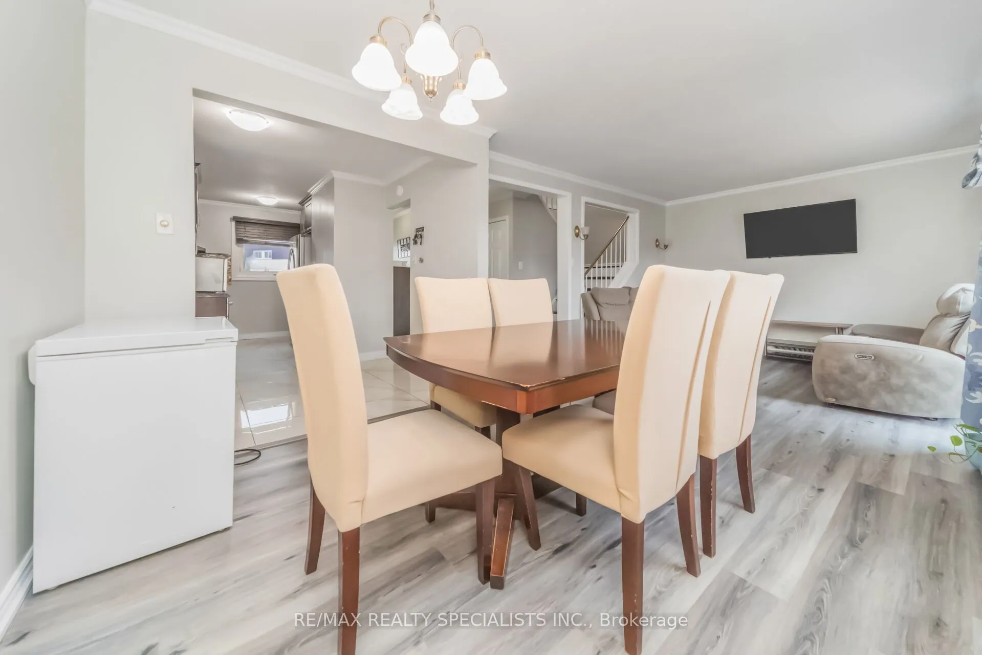 8 Grantbrook Court