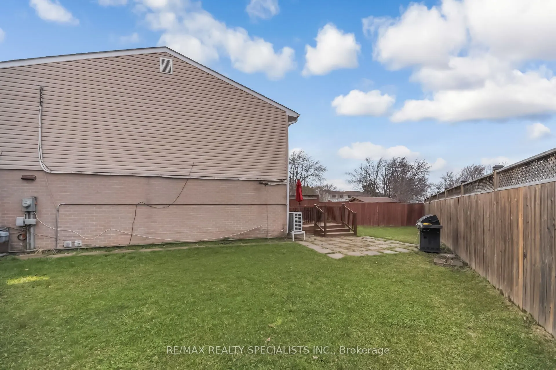8 Grantbrook Court