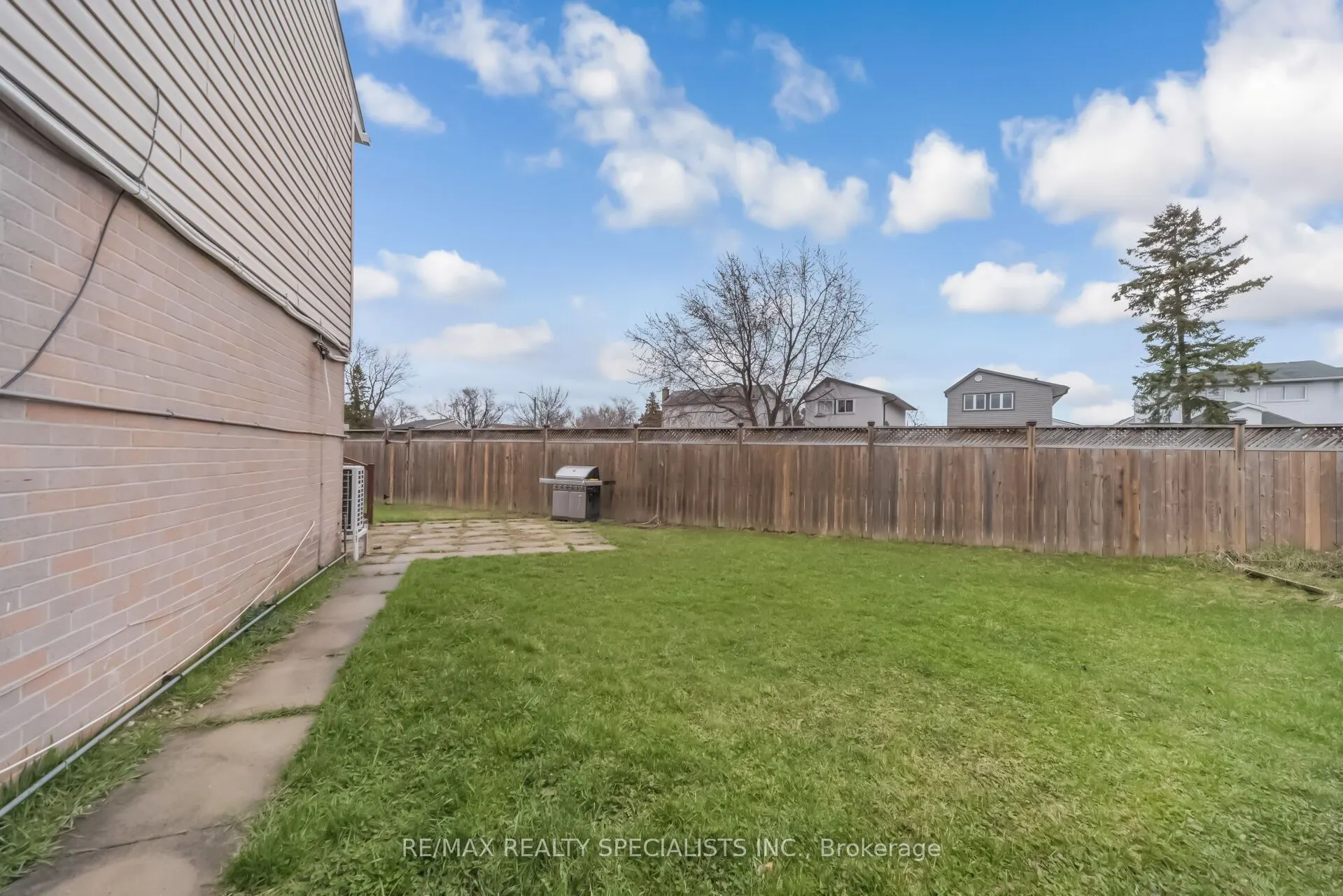 8 Grantbrook Court