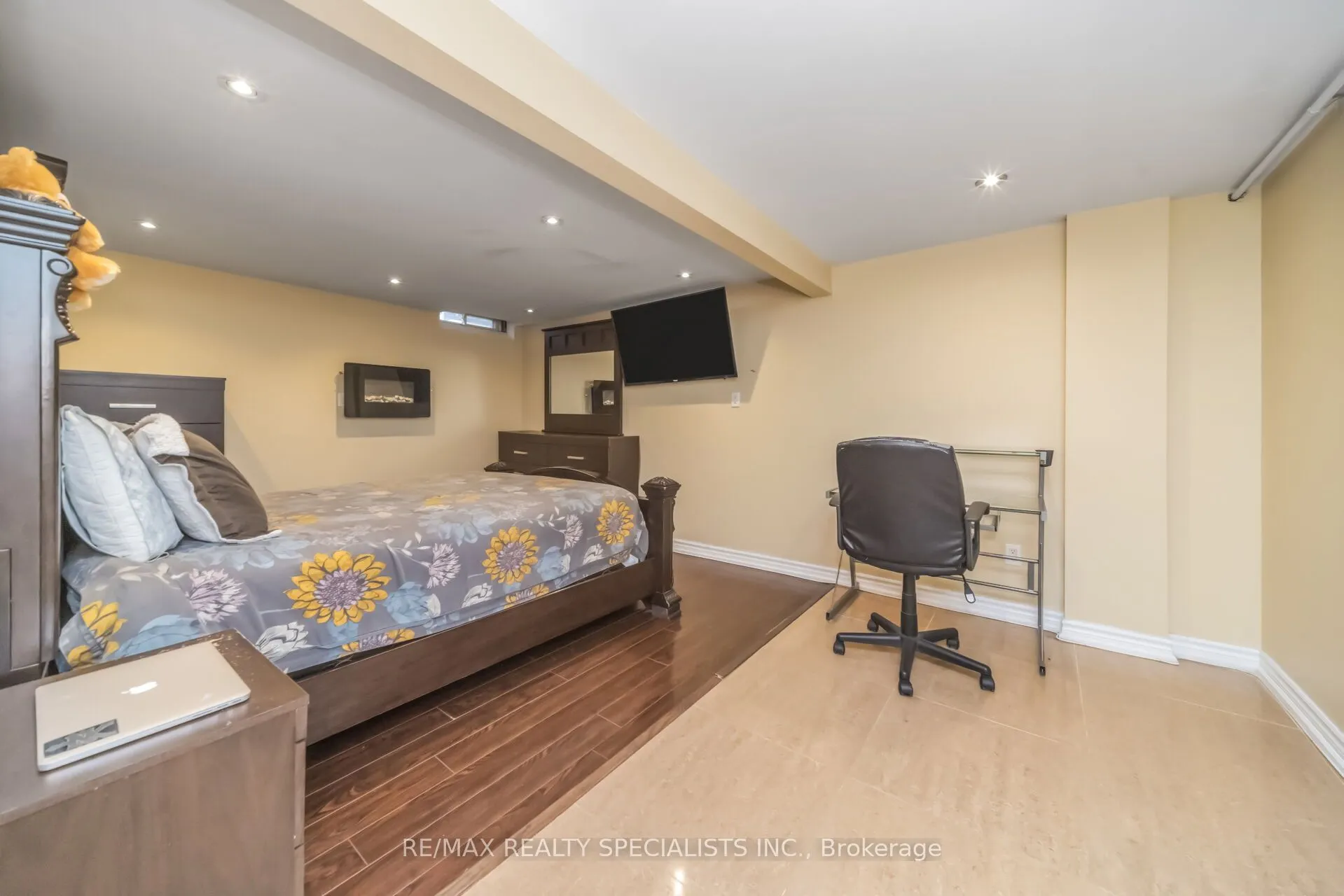8 Grantbrook Court