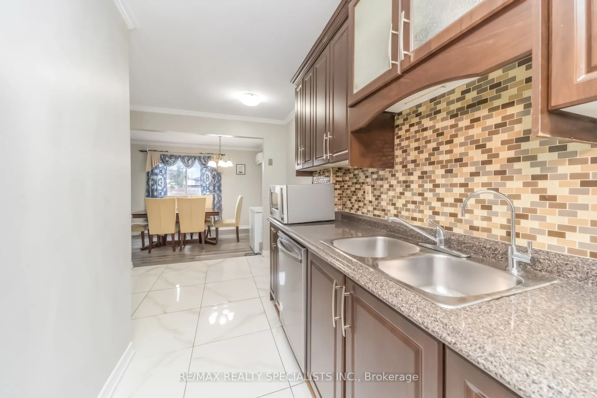 8 Grantbrook Court