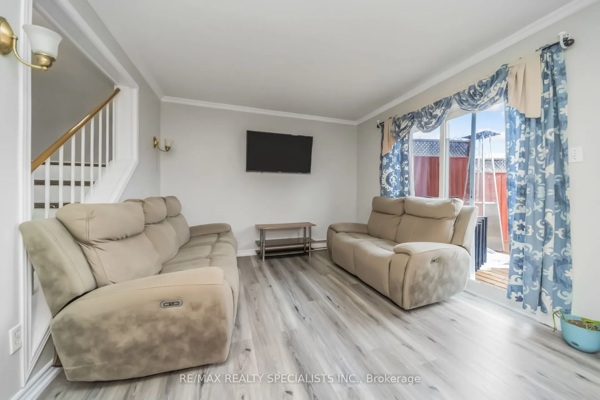 8 Grantbrook Court