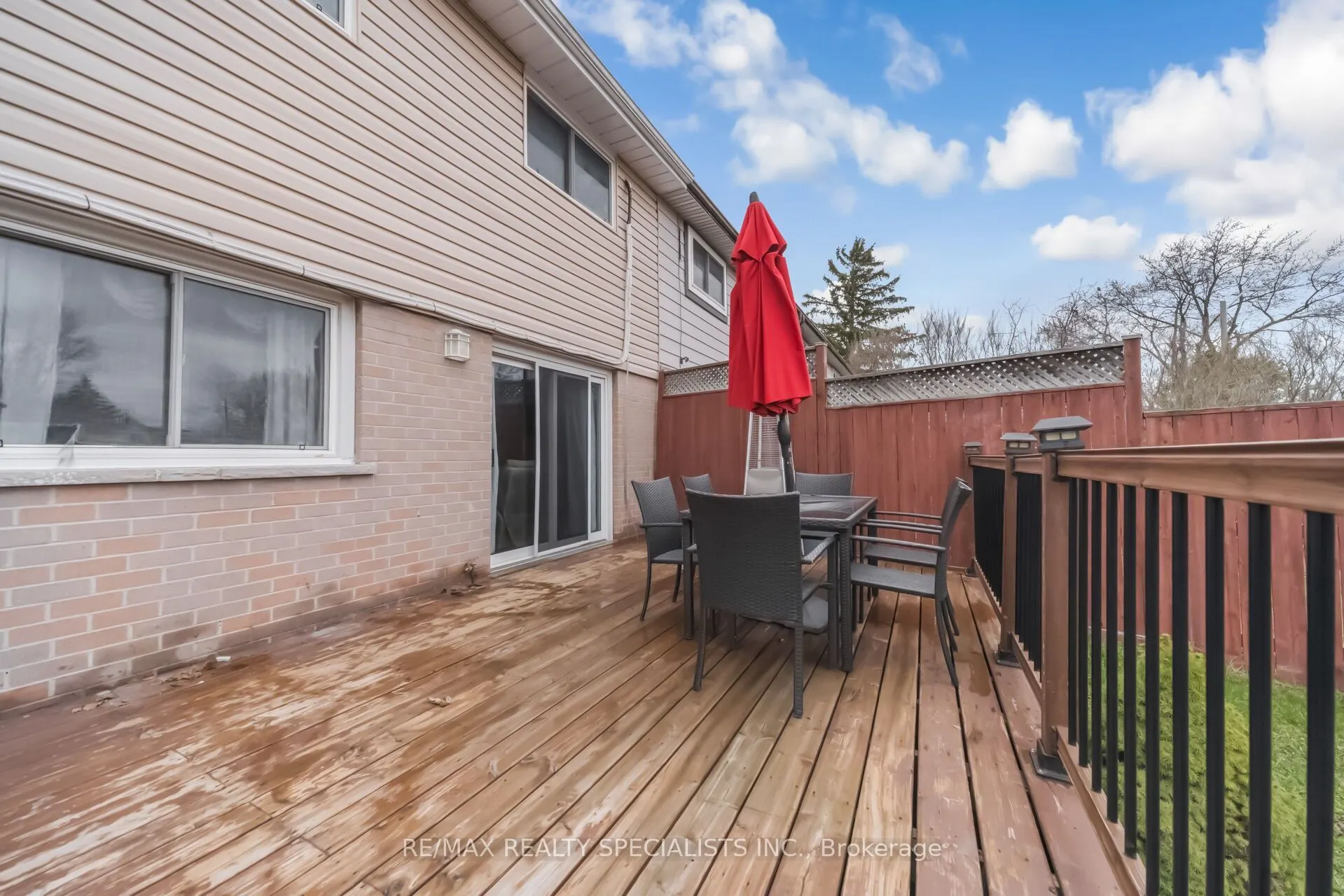 8 Grantbrook Court