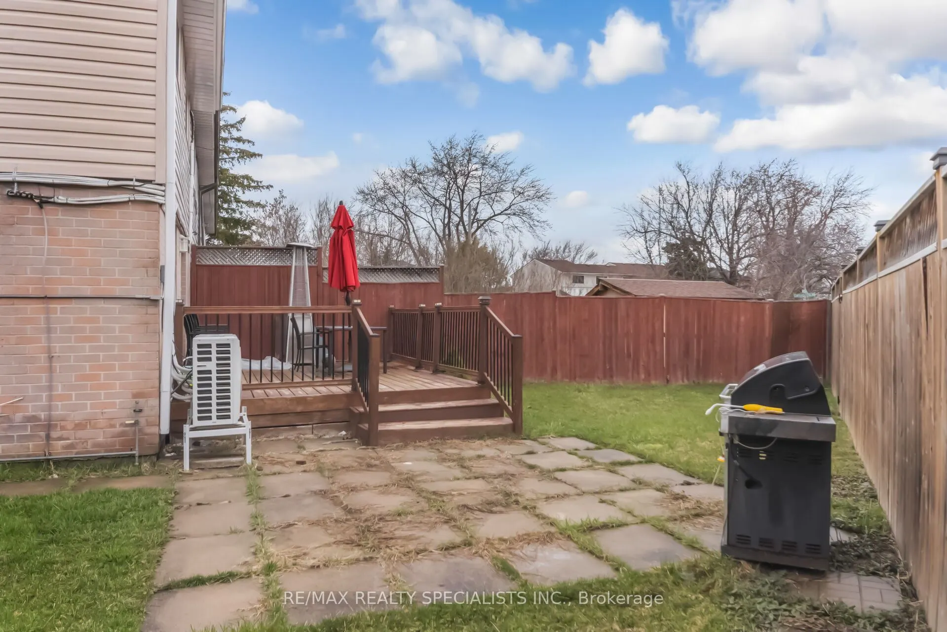 8 Grantbrook Court