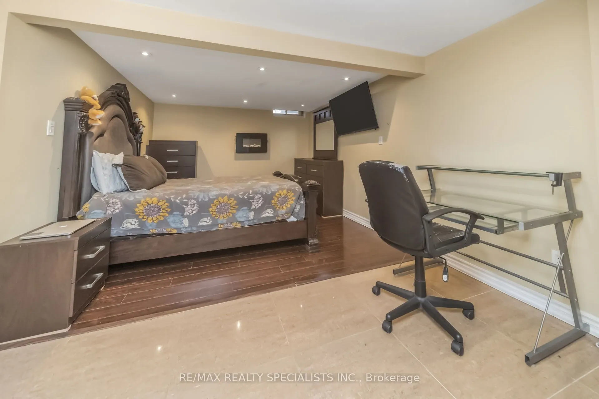 8 Grantbrook Court