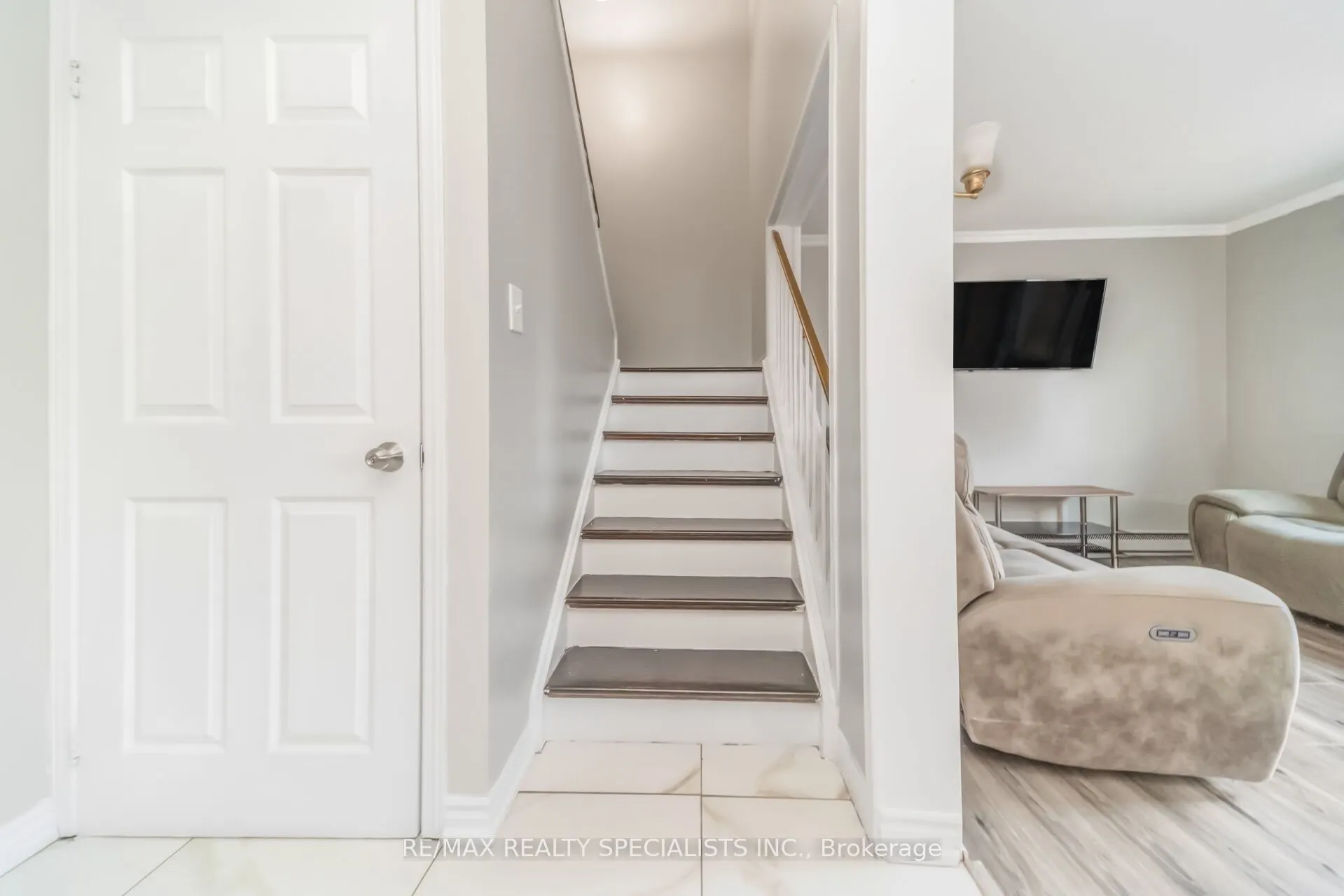 8 Grantbrook Court
