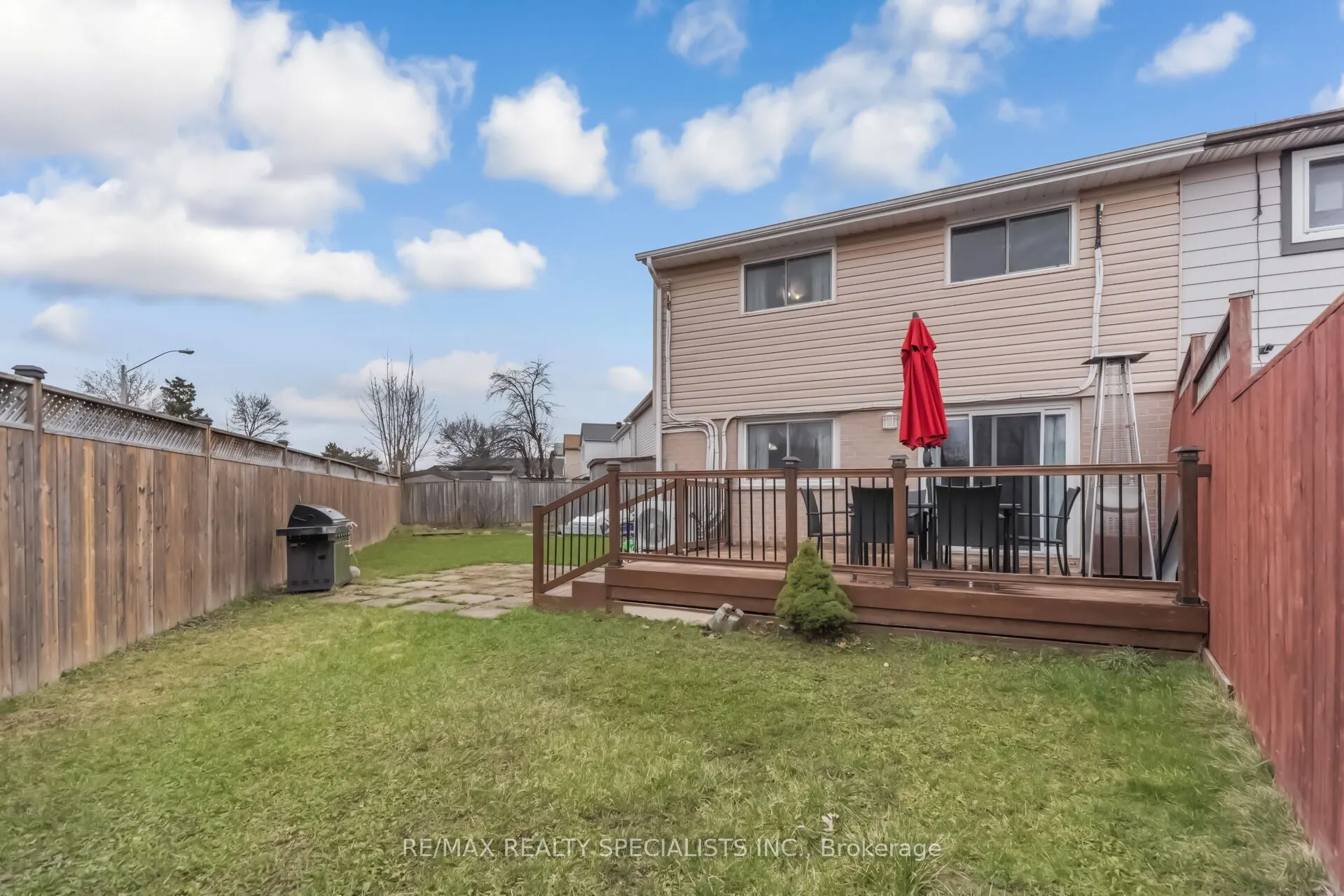 8 Grantbrook Court