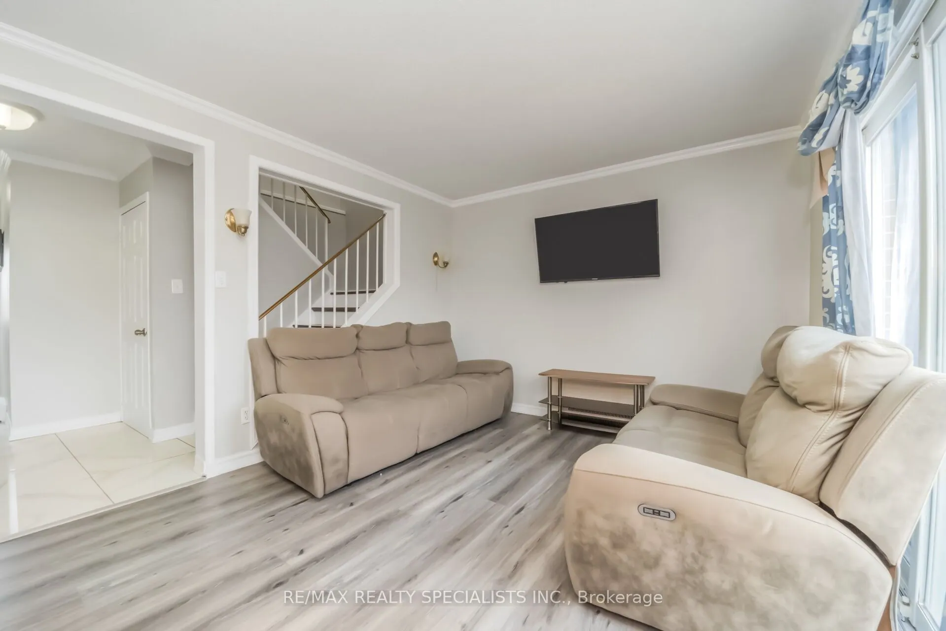 8 Grantbrook Court