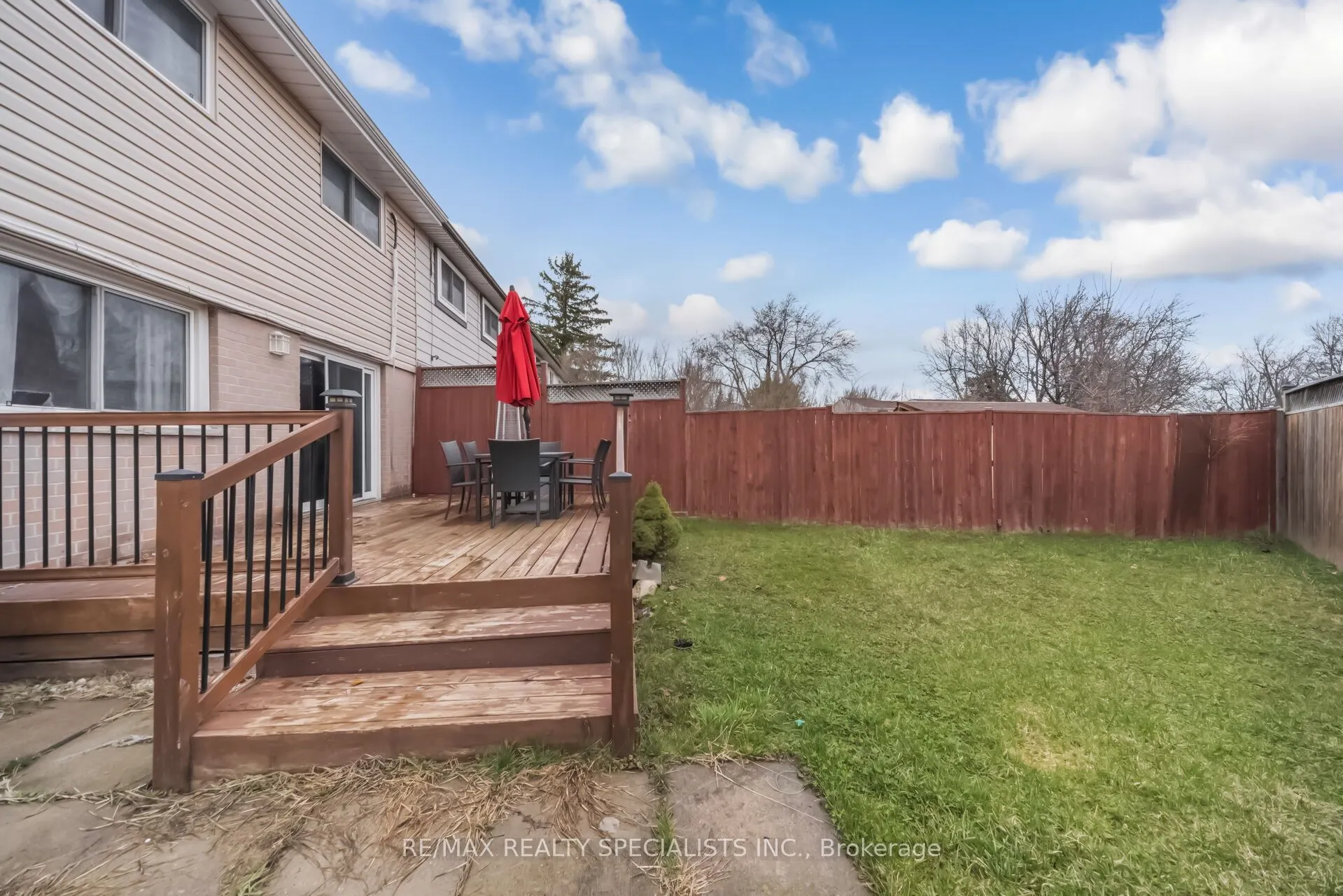 8 Grantbrook Court